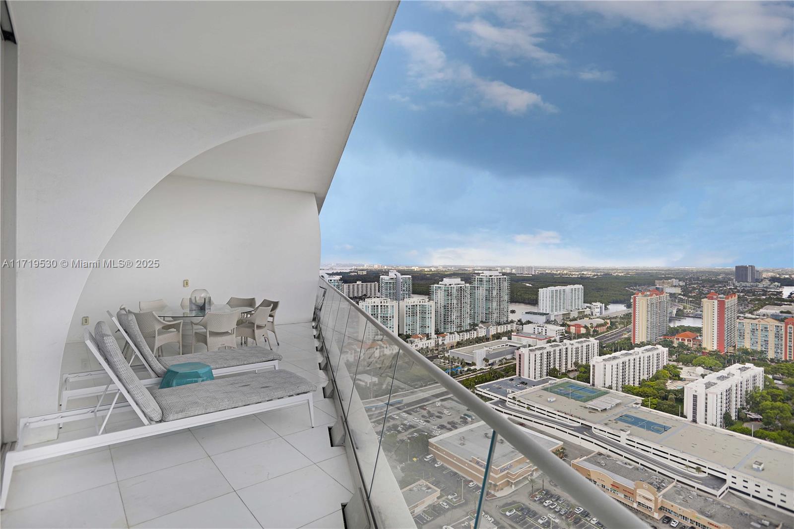 JADE SIGNATURE CONDO - Residential