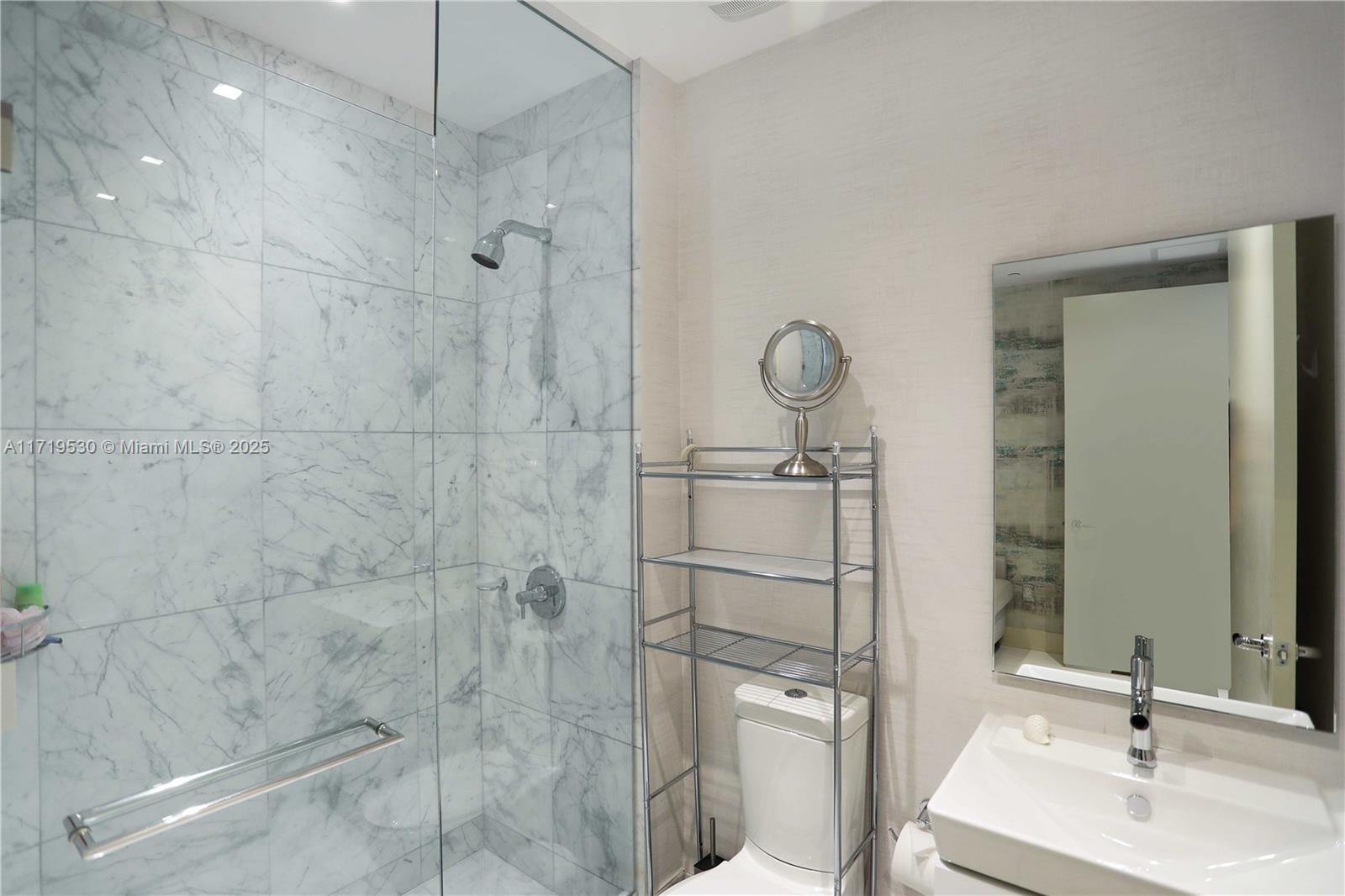 JADE SIGNATURE CONDO - Residential