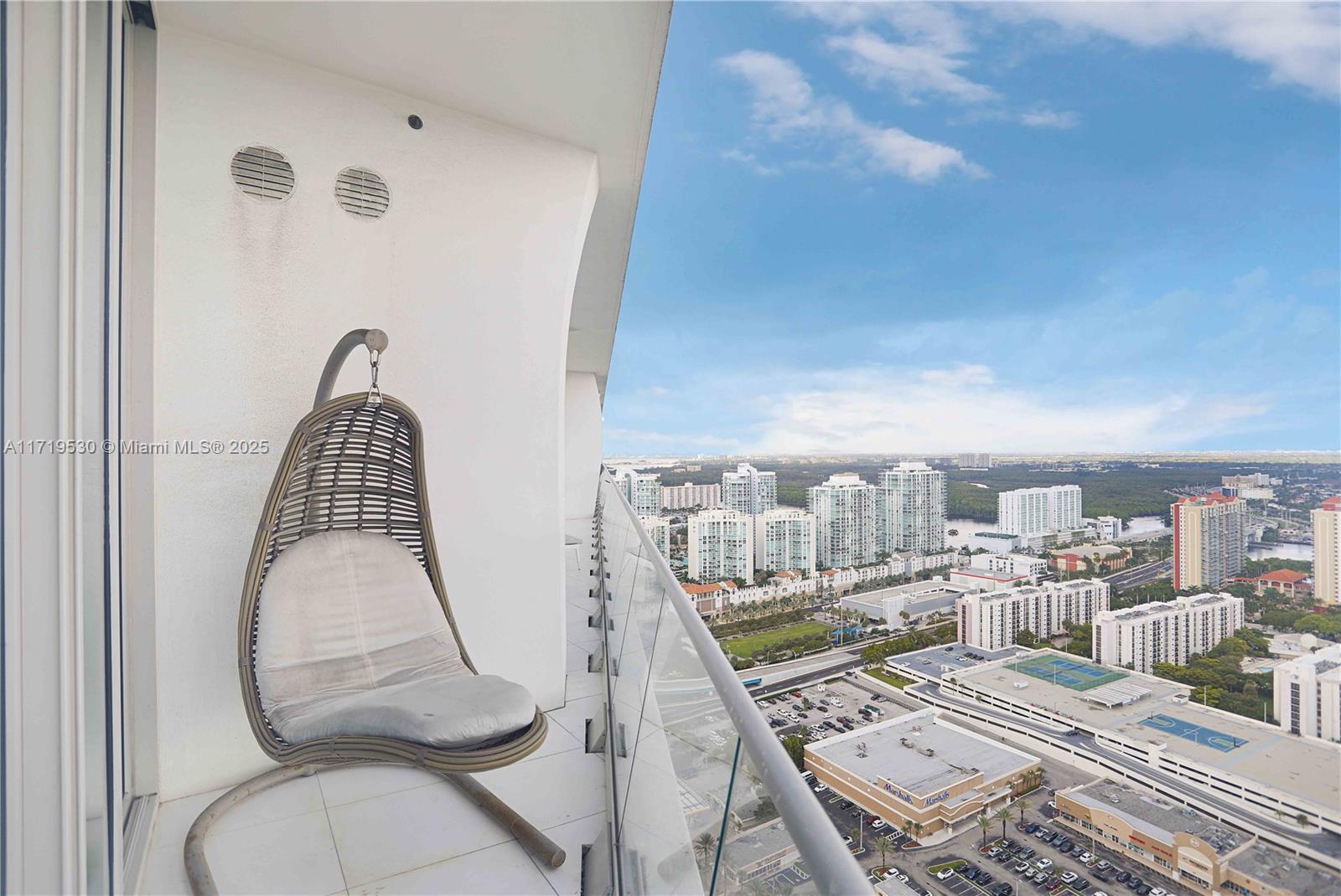 JADE SIGNATURE CONDO - Residential