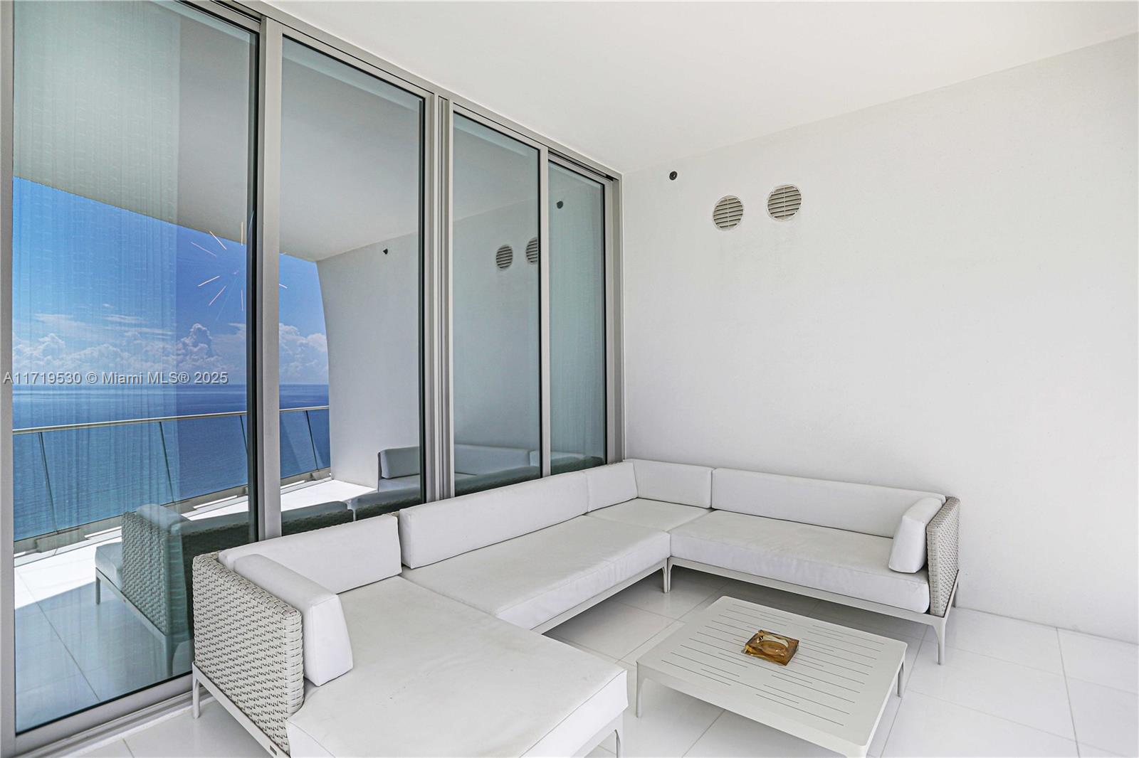 JADE SIGNATURE CONDO - Residential