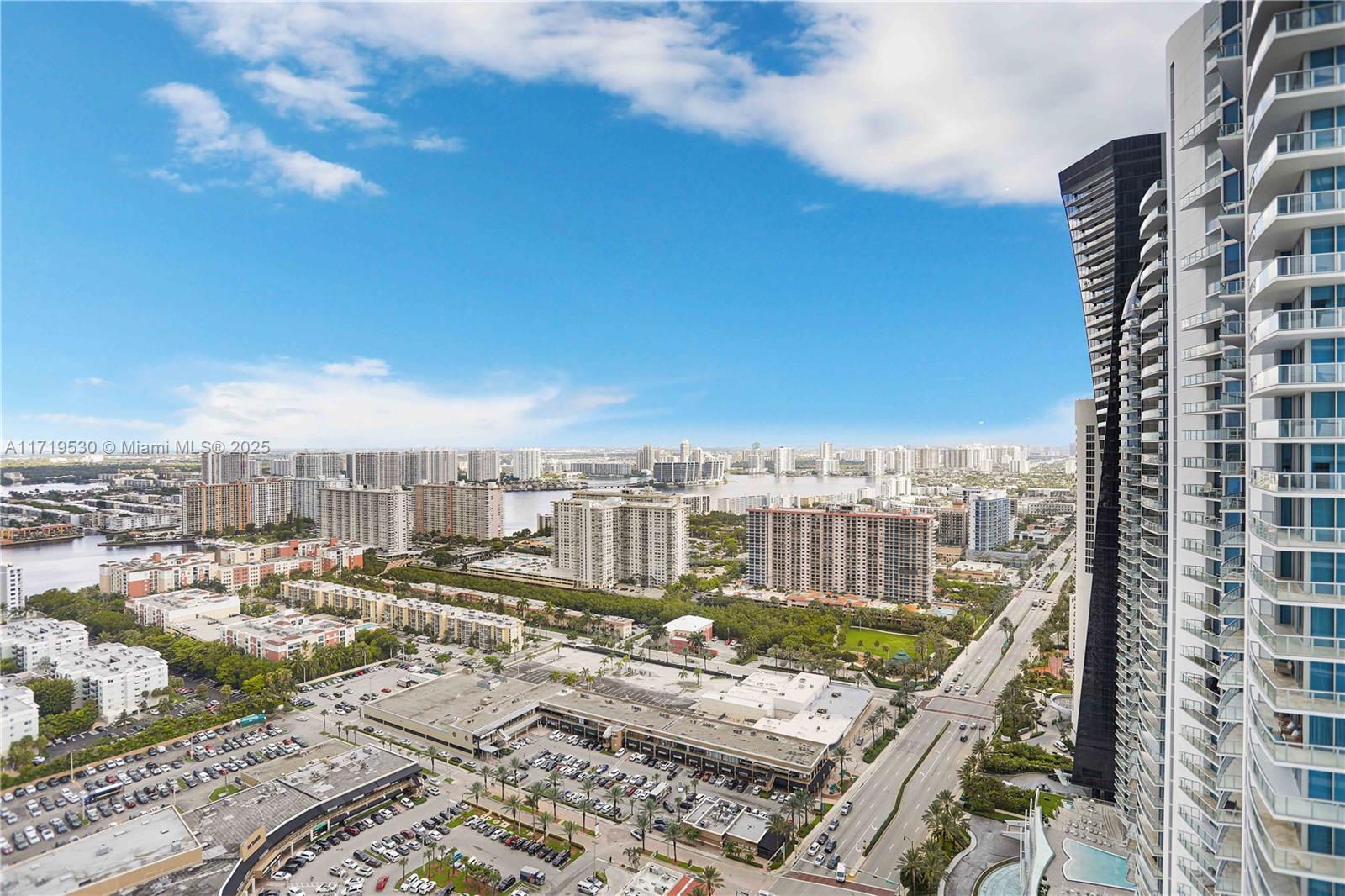 JADE SIGNATURE CONDO - Residential