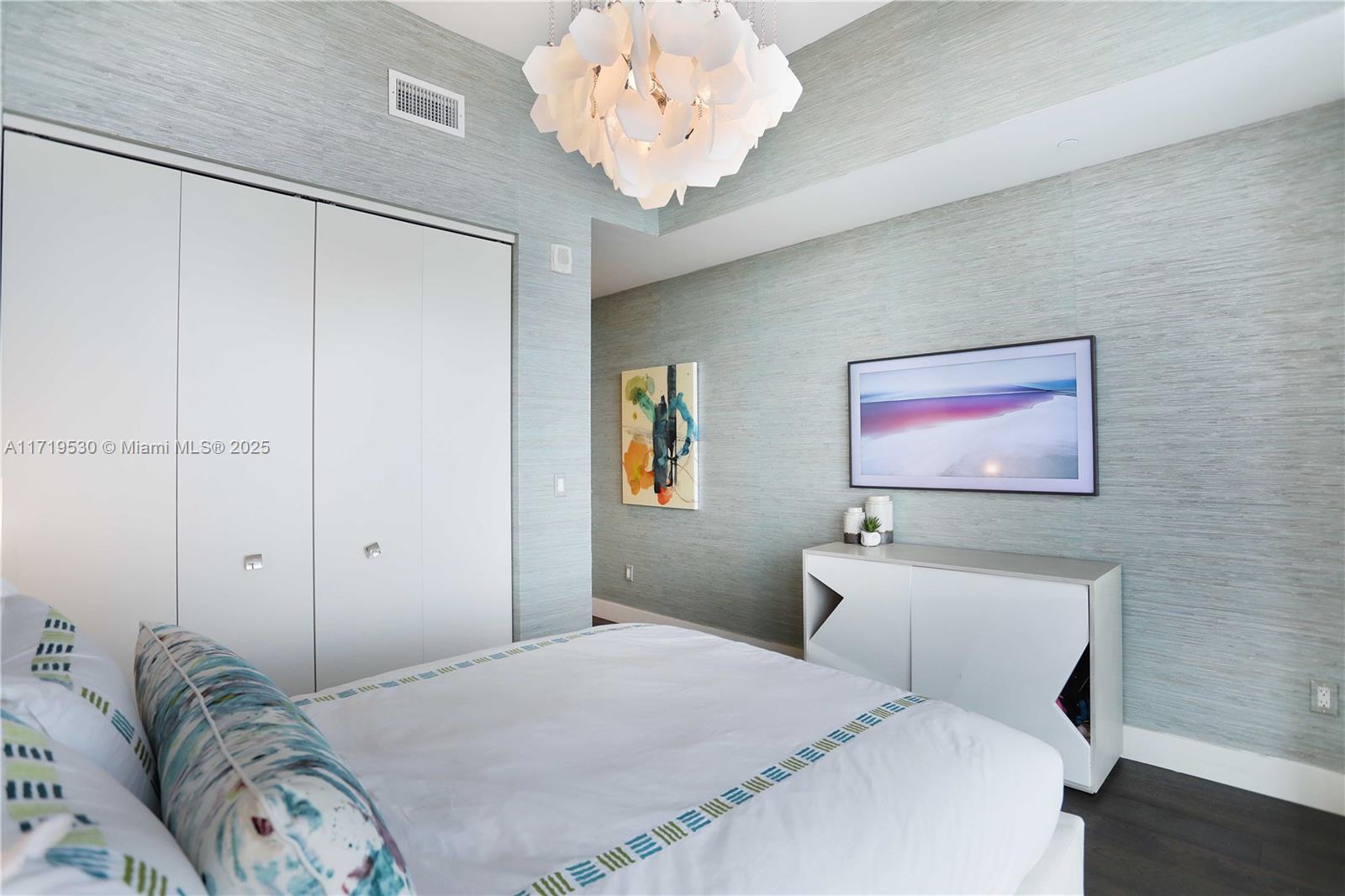 JADE SIGNATURE CONDO - Residential