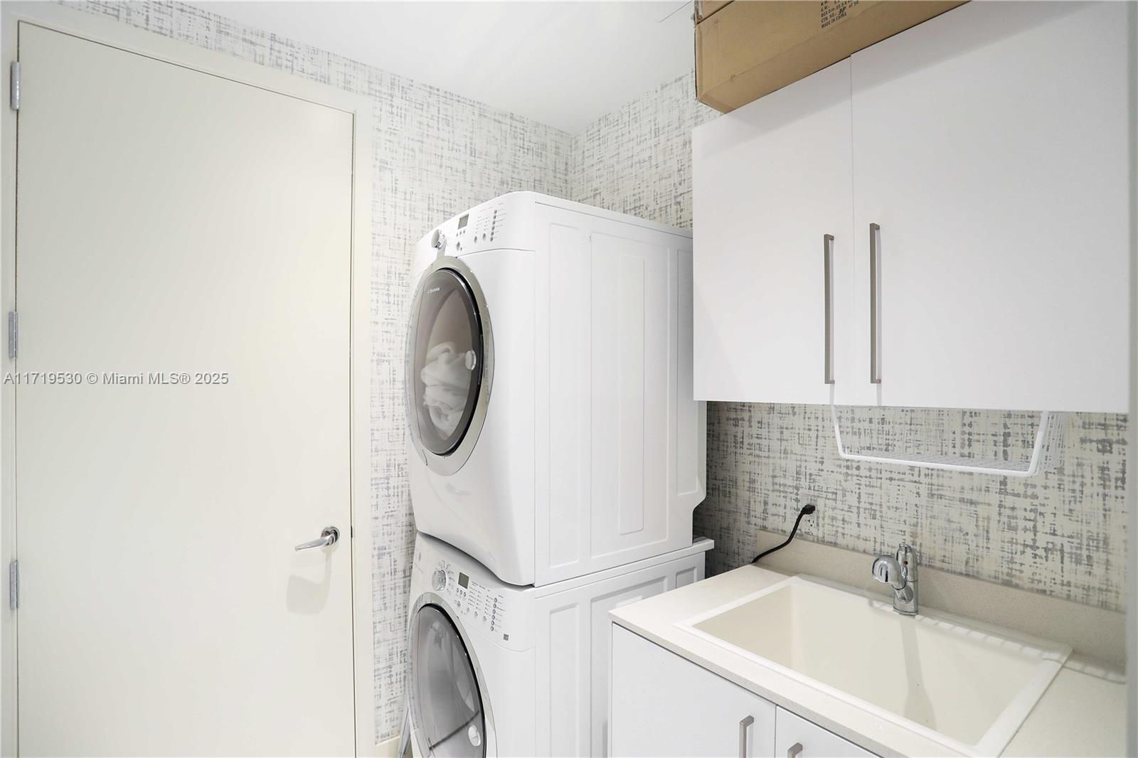 JADE SIGNATURE CONDO - Residential