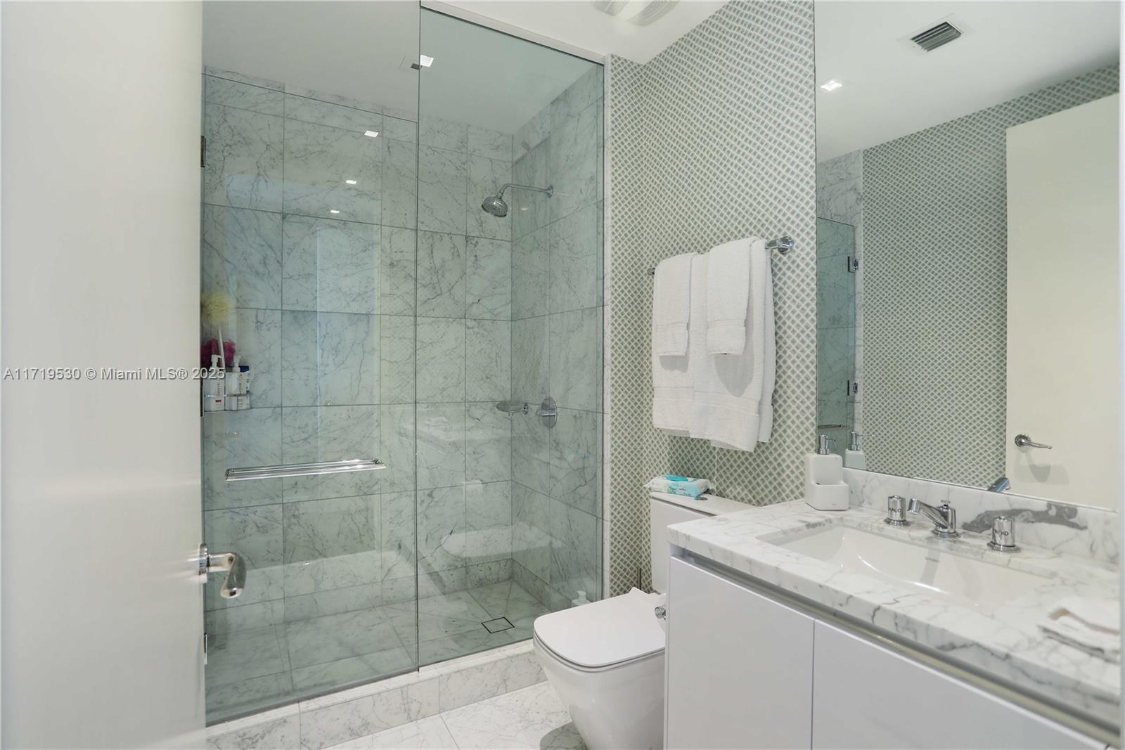 JADE SIGNATURE CONDO - Residential