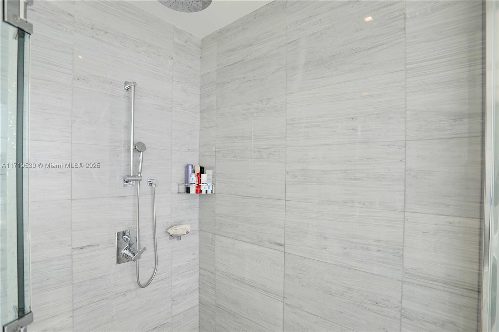 JADE SIGNATURE CONDO - Residential