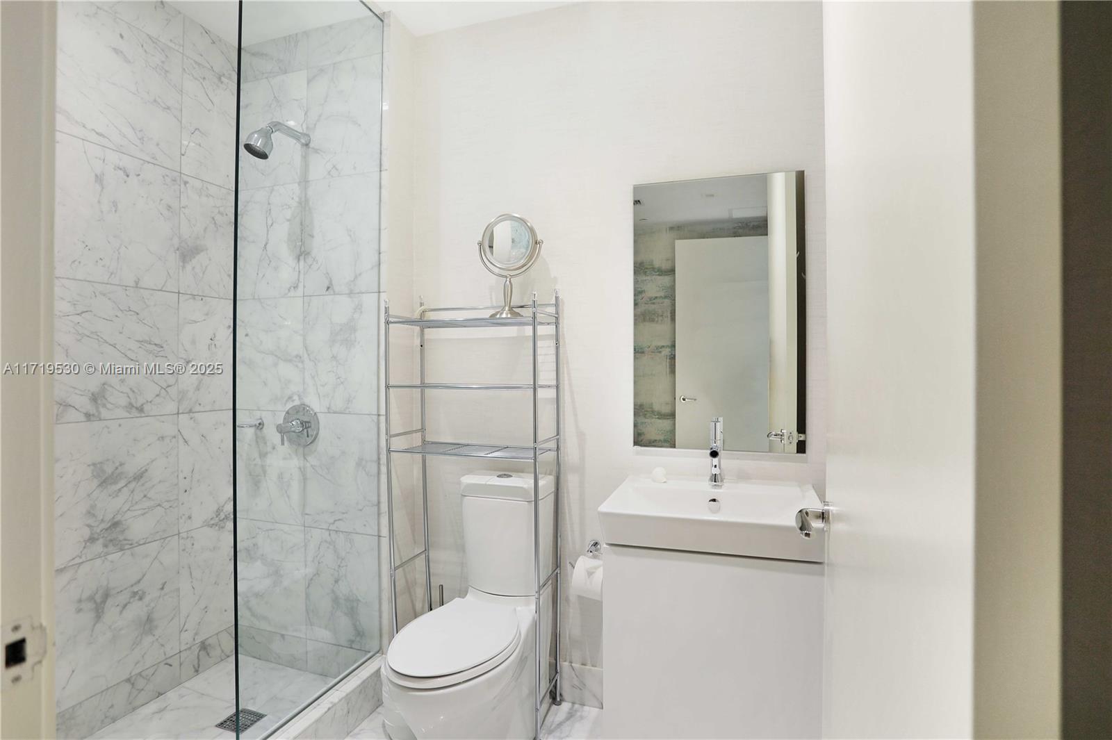 JADE SIGNATURE CONDO - Residential