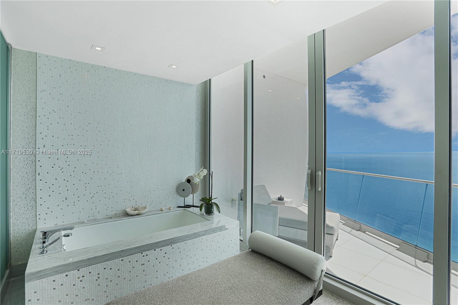 JADE SIGNATURE CONDO - Residential