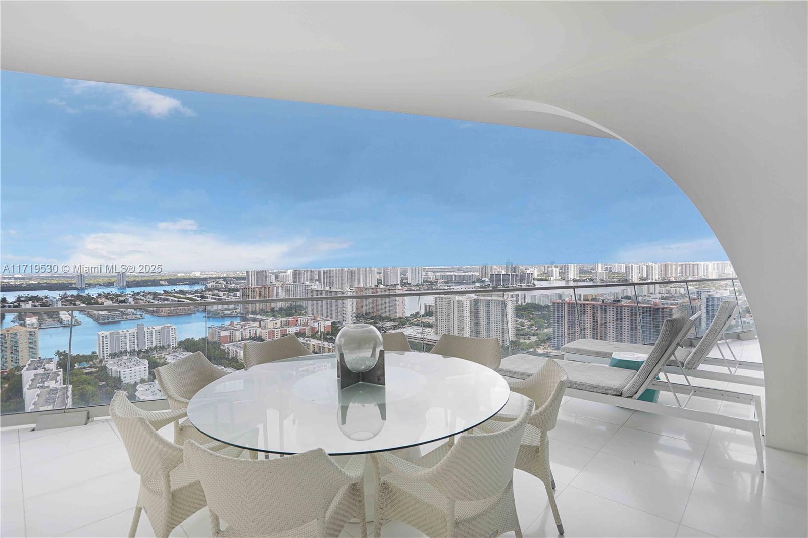 JADE SIGNATURE CONDO - Residential
