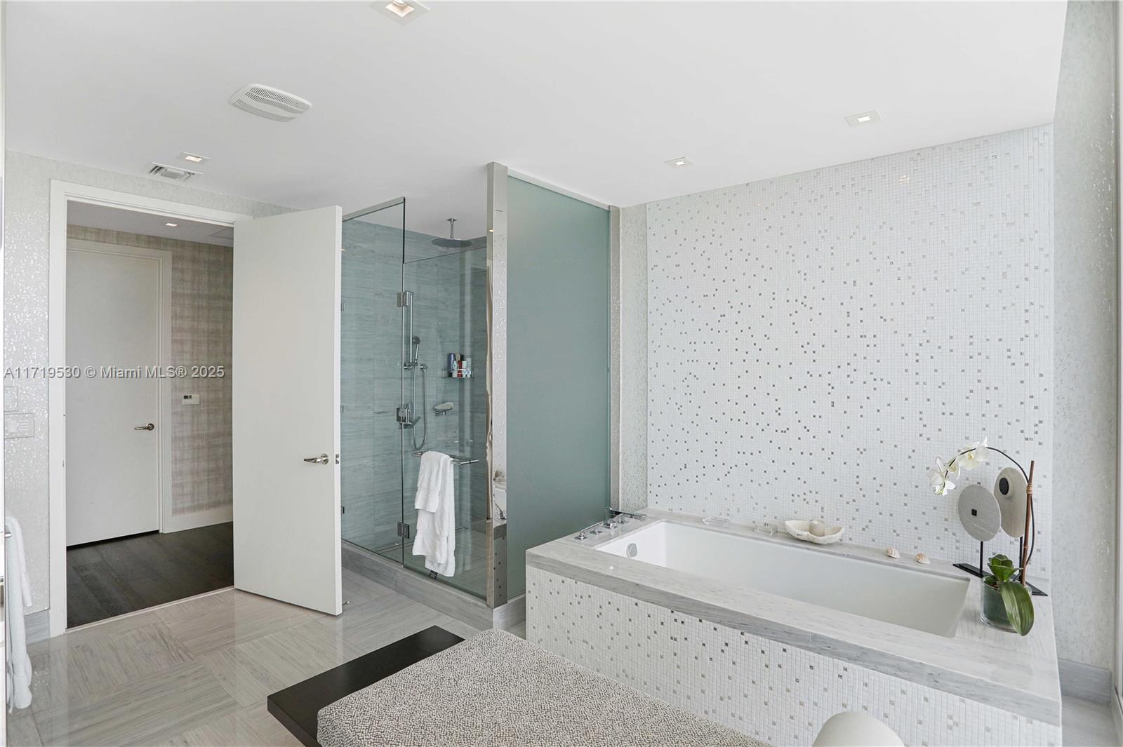 JADE SIGNATURE CONDO - Residential