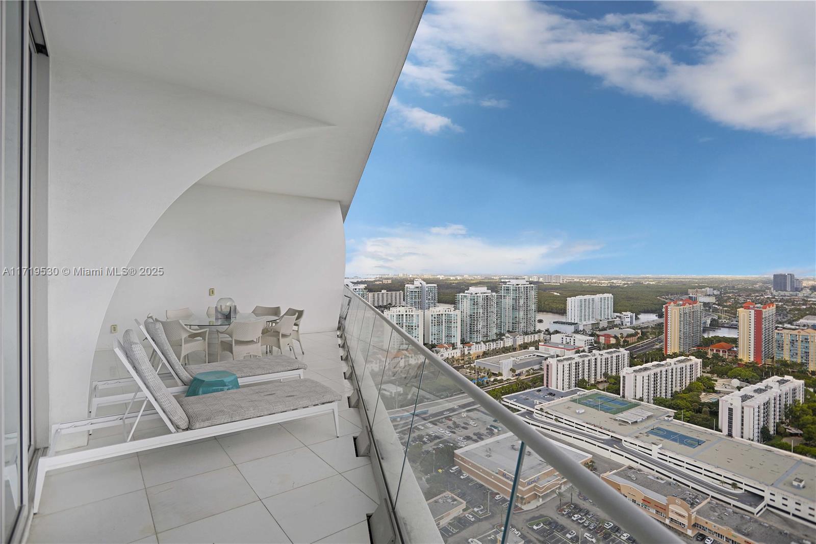 JADE SIGNATURE CONDO - Residential