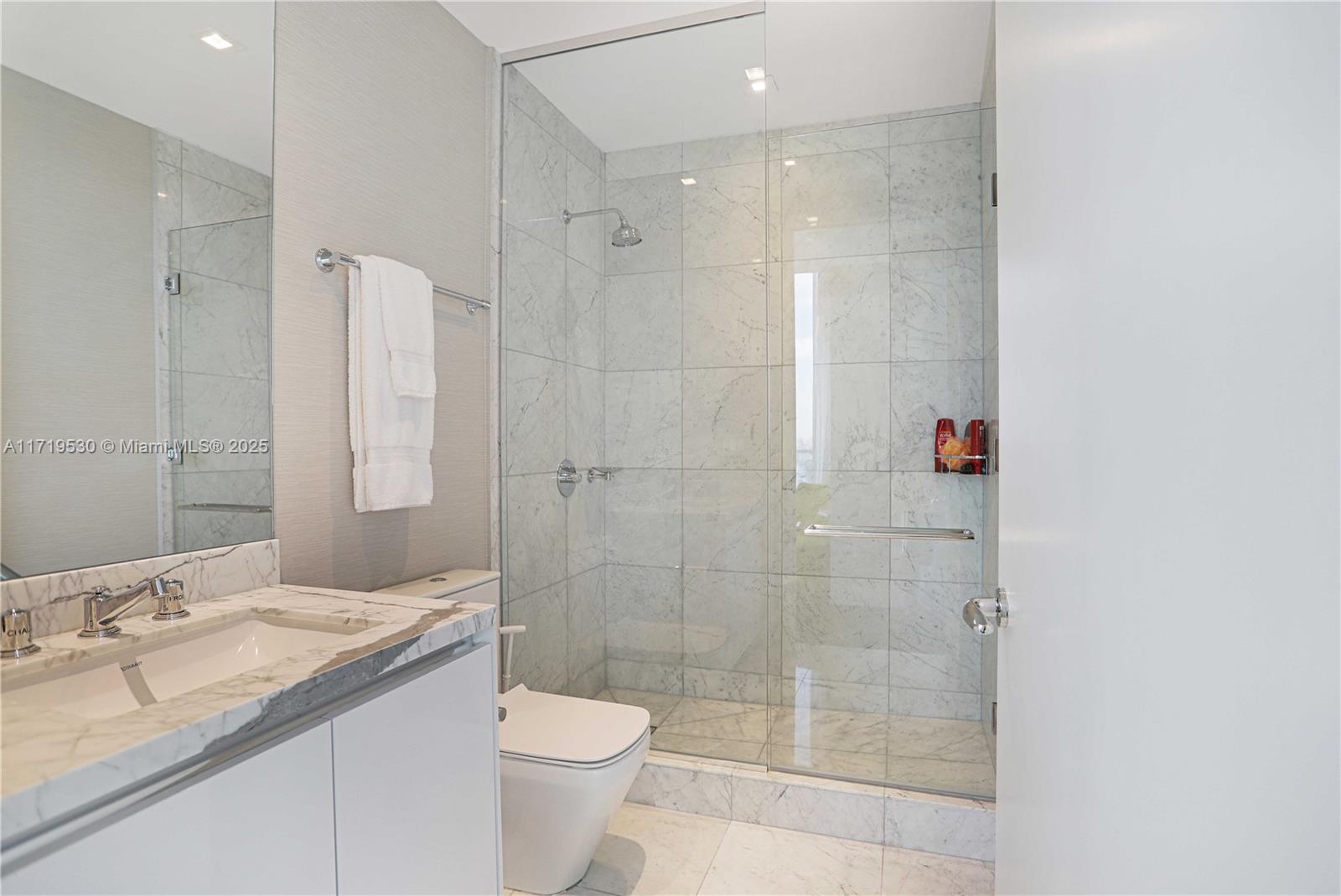 JADE SIGNATURE CONDO - Residential