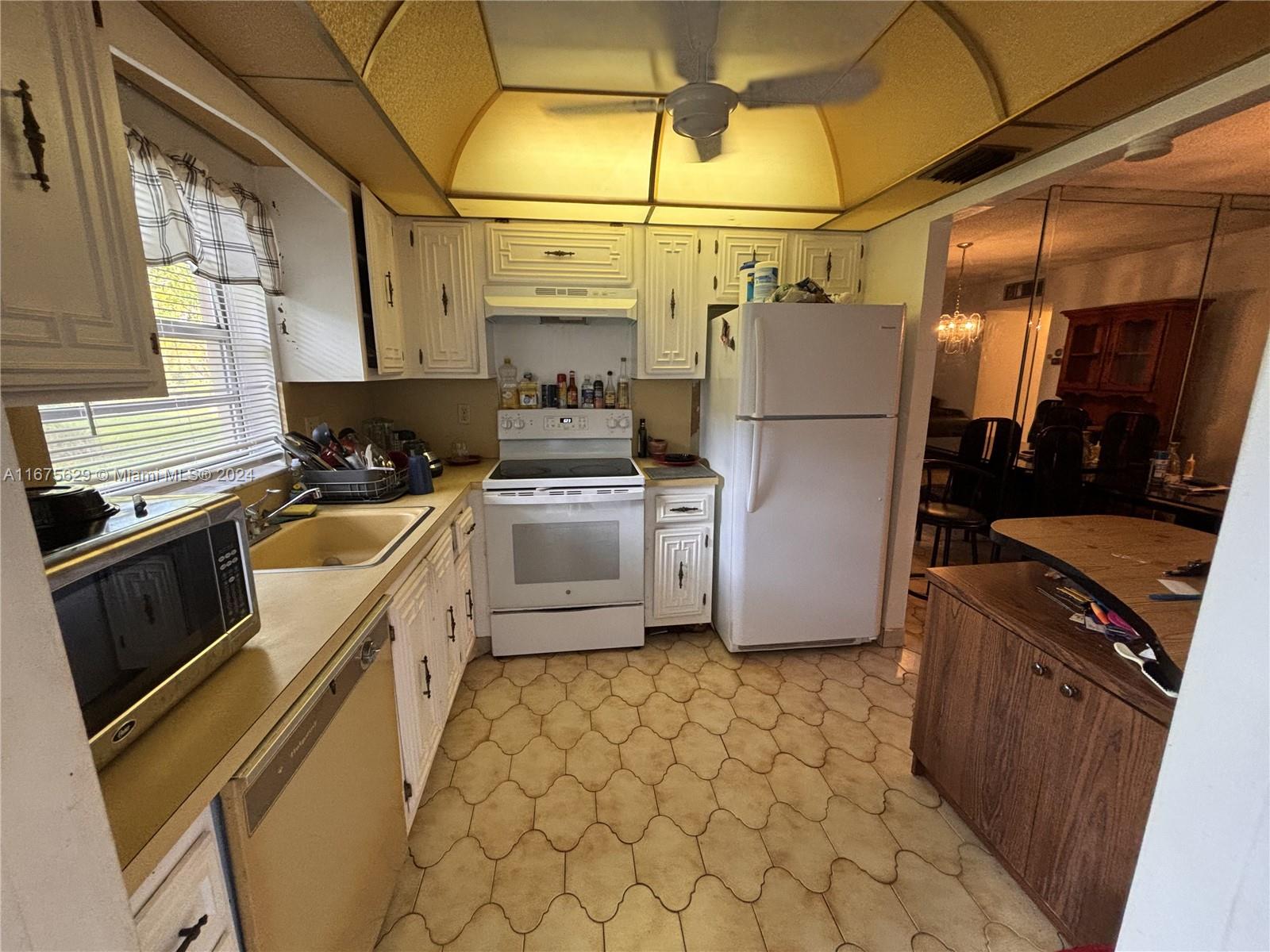 BEVERLY HILLS CONDO - Residential