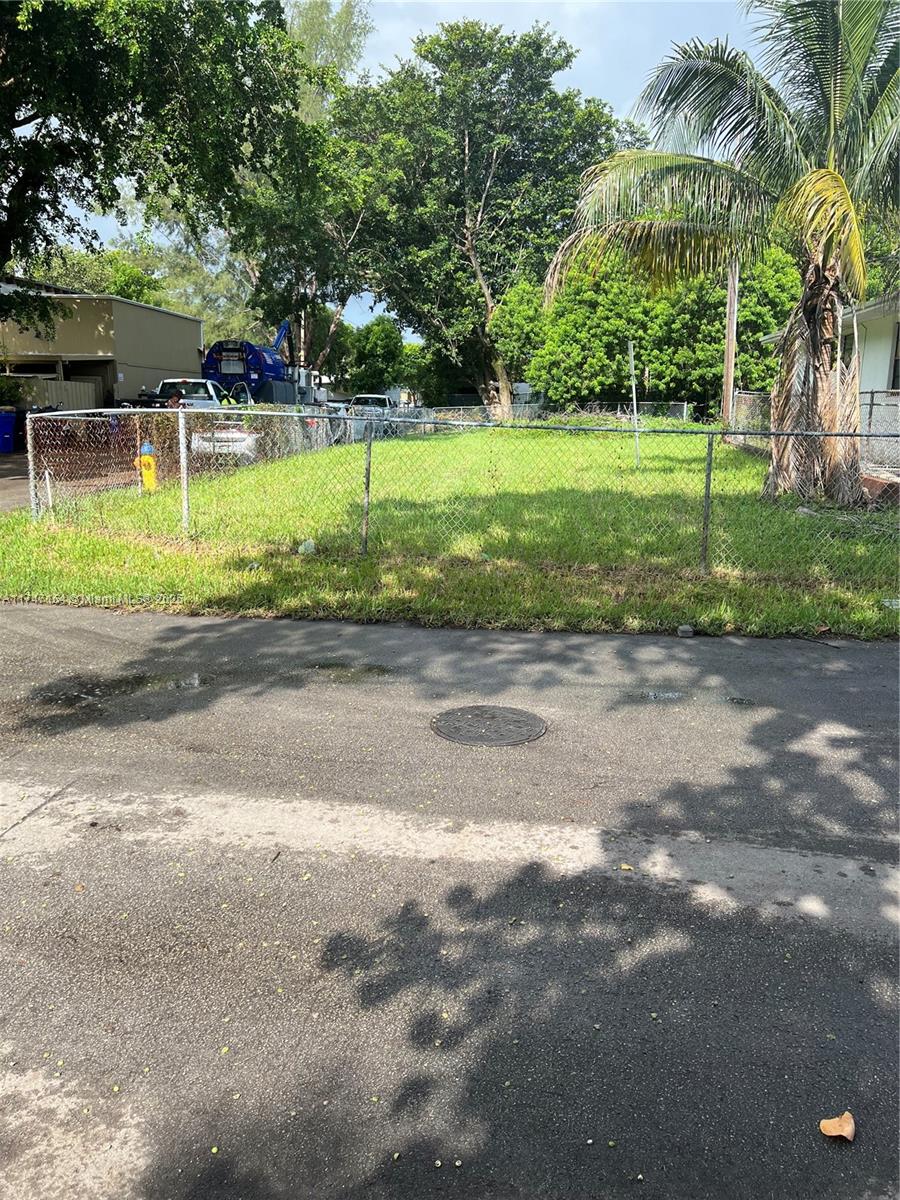 Corner lot Block Assemblage DEVELOPERS DREAM Convenient Accessibility To Major retail Prime Neighborhood
demographics Favorable T6-8-0 Zoning East block 07-2221-003-3461(1,614 sf), 07-2221-003-3460 (1,385 sf),
07-2221-003-3462 (1,385 sf), 07-2221-003-3463 (1,385 sf), total assemblage 1 parcels four lots 5,769 square
feet. The perfect spot to build your dream home? Look no further than this prime plot of land located in the Trailer City neighborhood of North Miami Beach. This spacious lot boasts a brand-new fence, water & sewer hookups, electricity ready for your convenience. Don't miss out on this incredible opportunity to own a piece of paradise in one of Miami's most desirable neighborhoods.