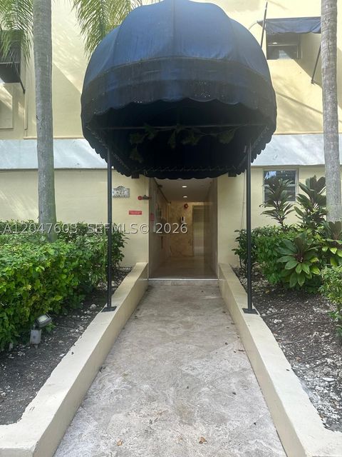 Photo of 427 Santander Ave #205, Coral Gables, FL 33134 (MLS # A12047603)
