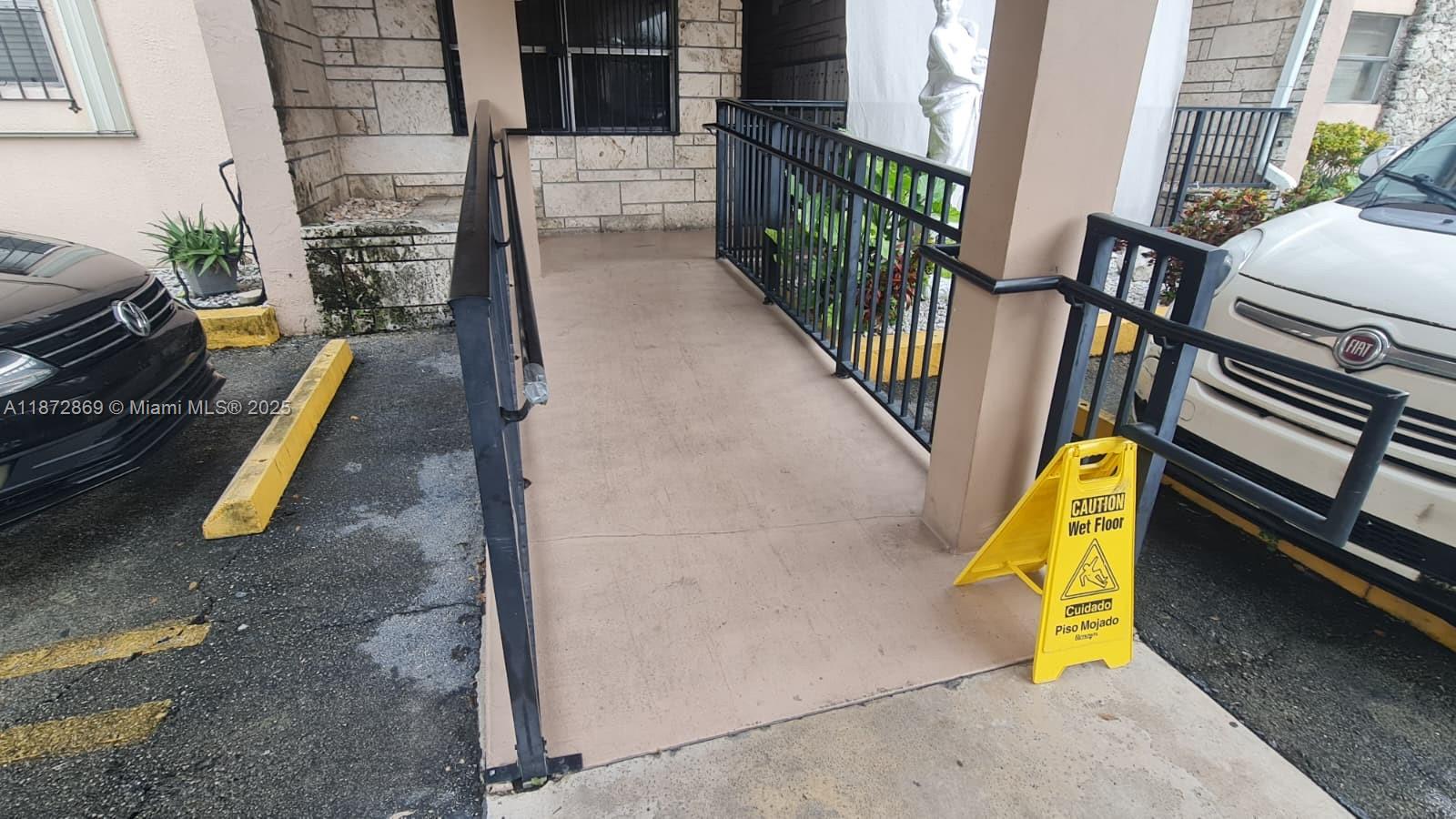 EL CID CONDO - Residential