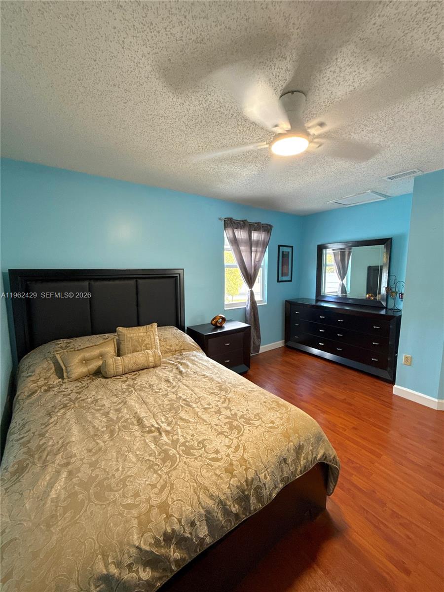 LAKES ON THE GREEN - SEC - Residential