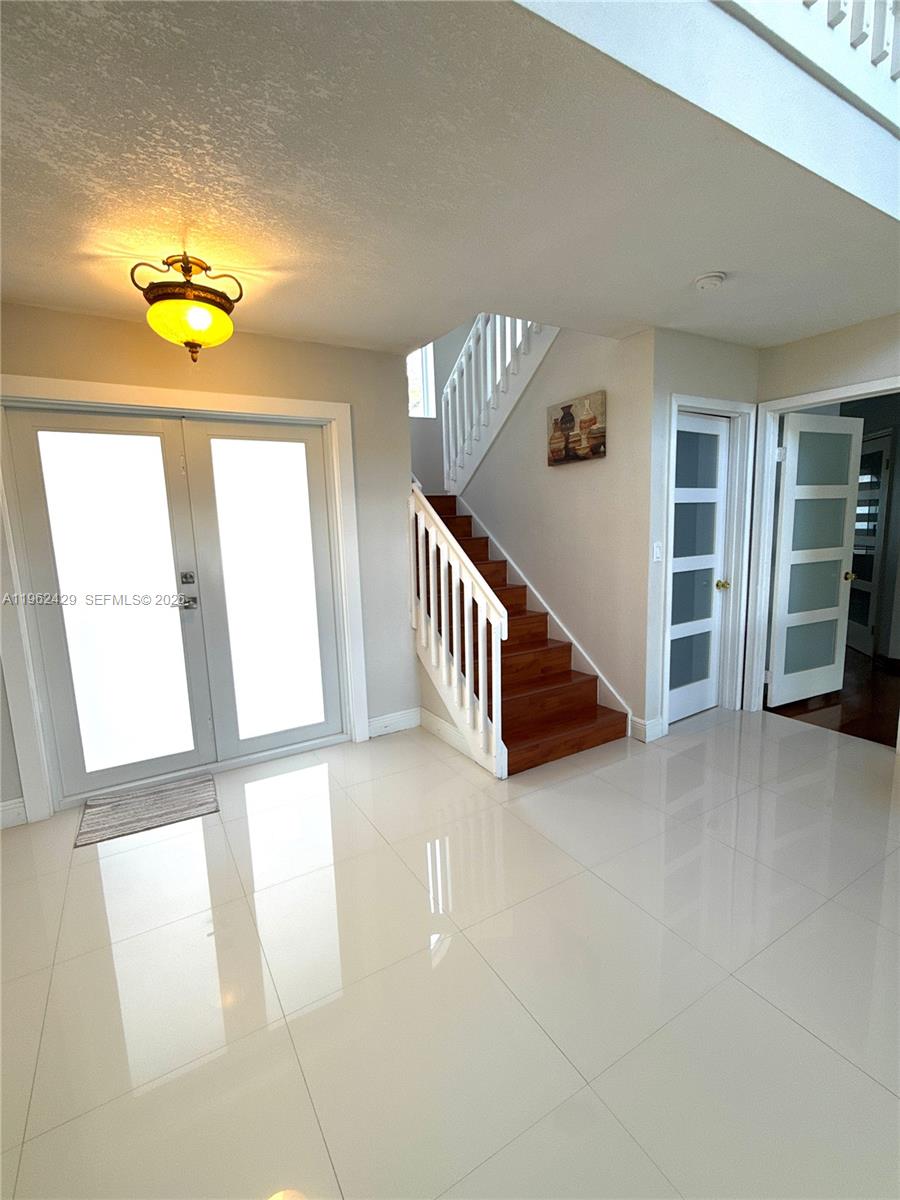 LAKES ON THE GREEN - SEC - Residential