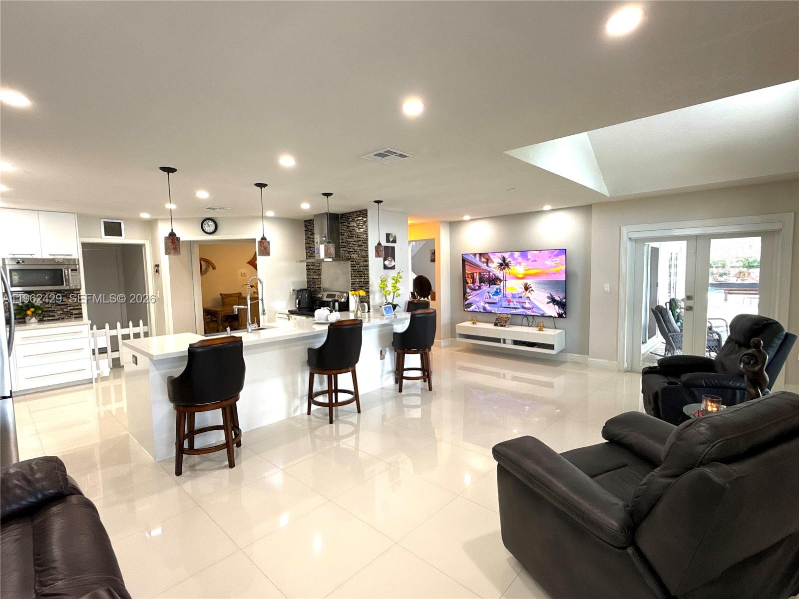 LAKES ON THE GREEN - SEC - Residential