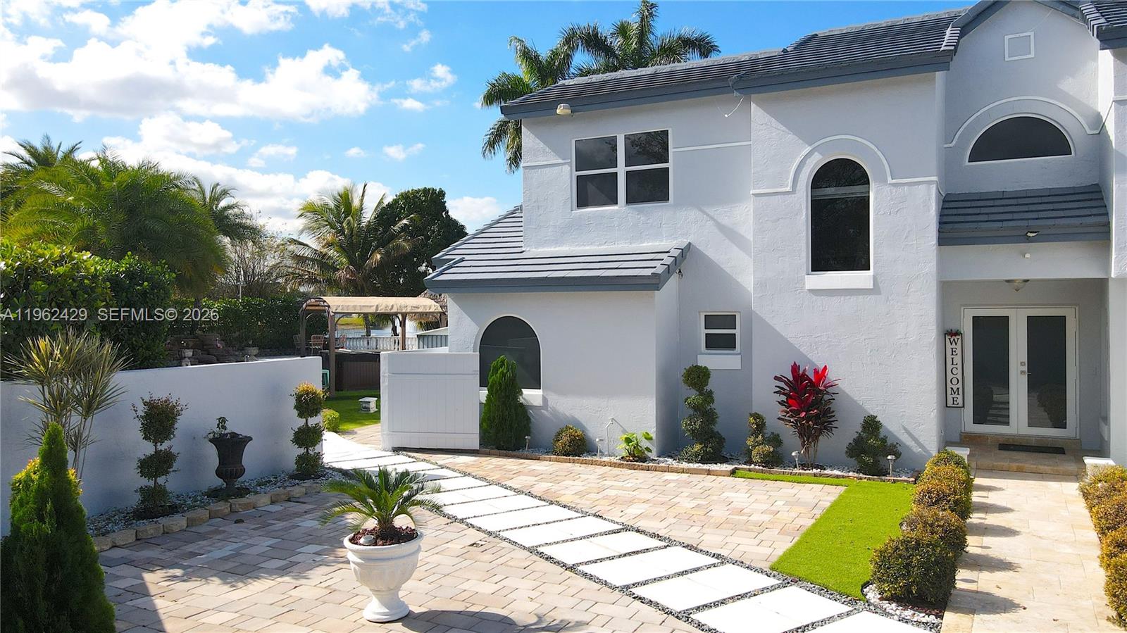 LAKES ON THE GREEN - SEC - Residential