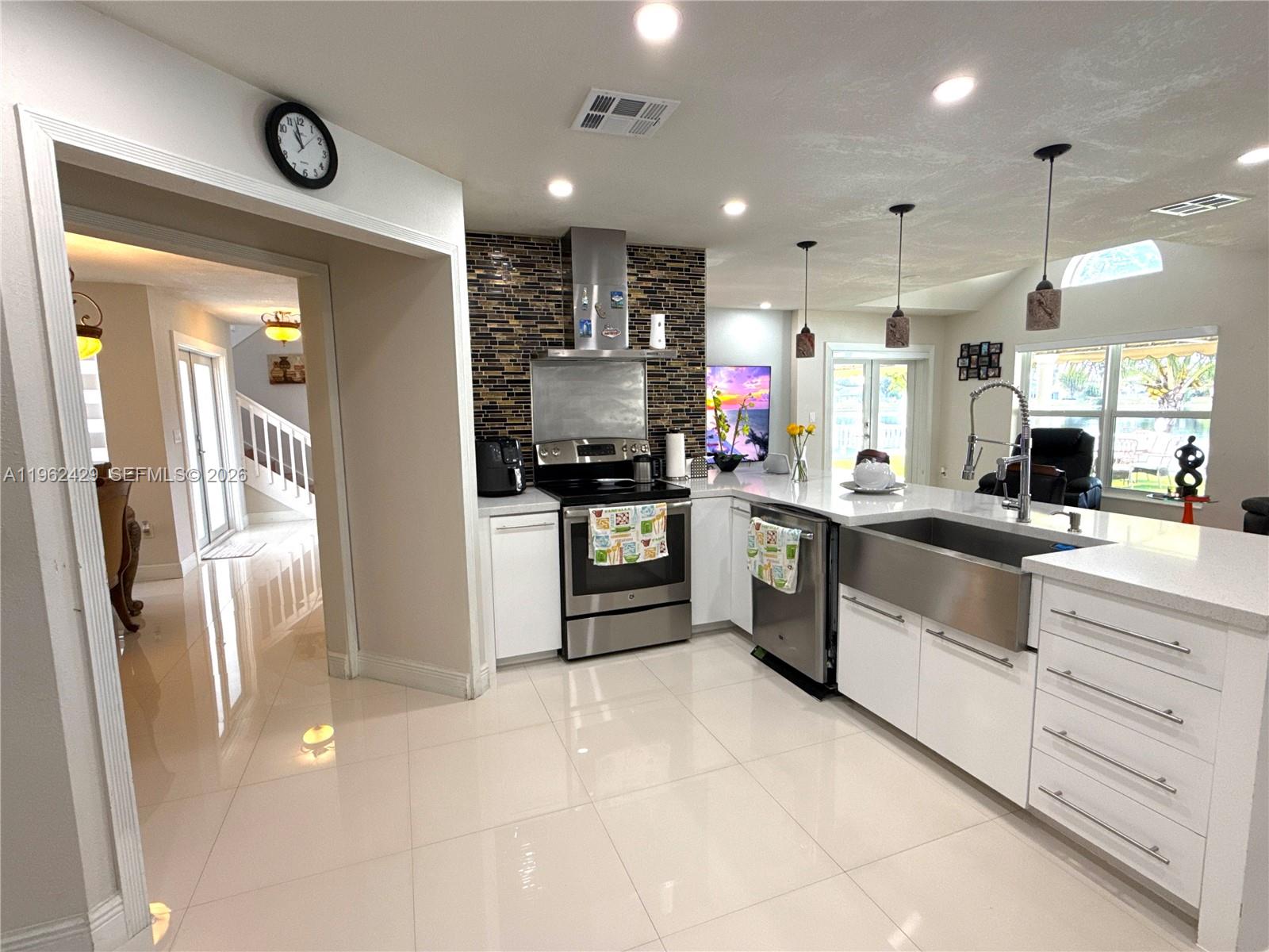 LAKES ON THE GREEN - SEC - Residential