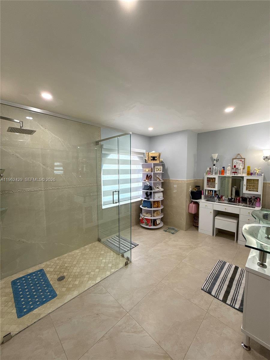 LAKES ON THE GREEN - SEC - Residential