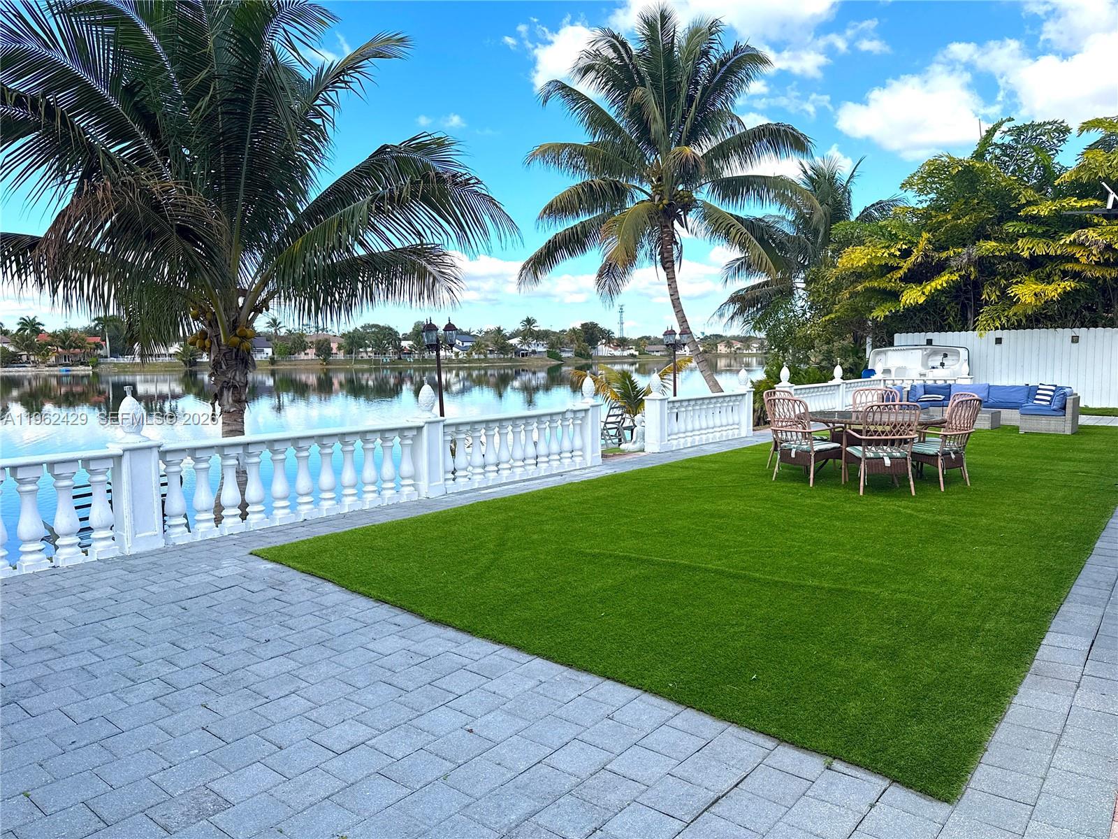 LAKES ON THE GREEN - SEC - Residential