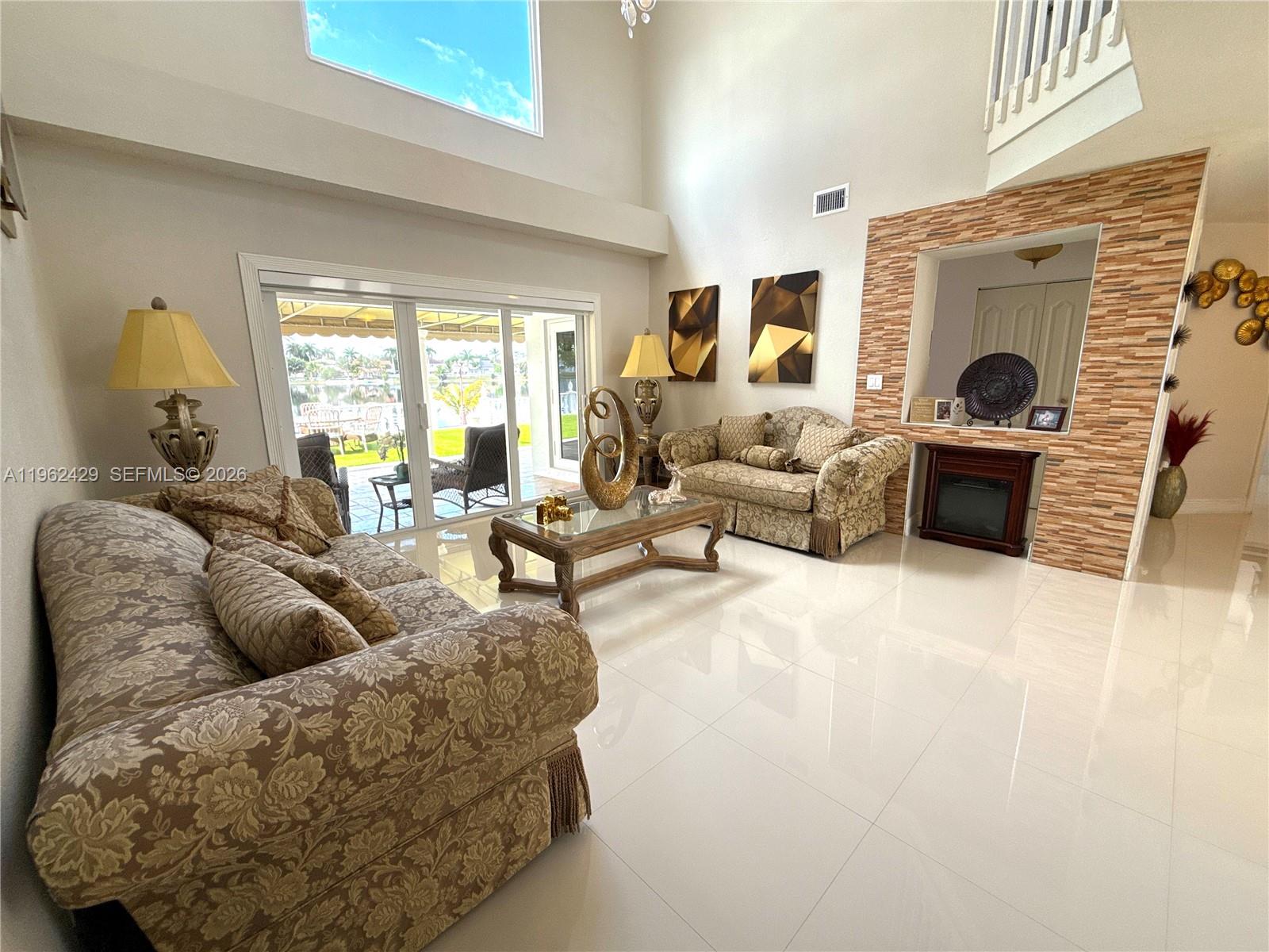 LAKES ON THE GREEN - SEC - Residential