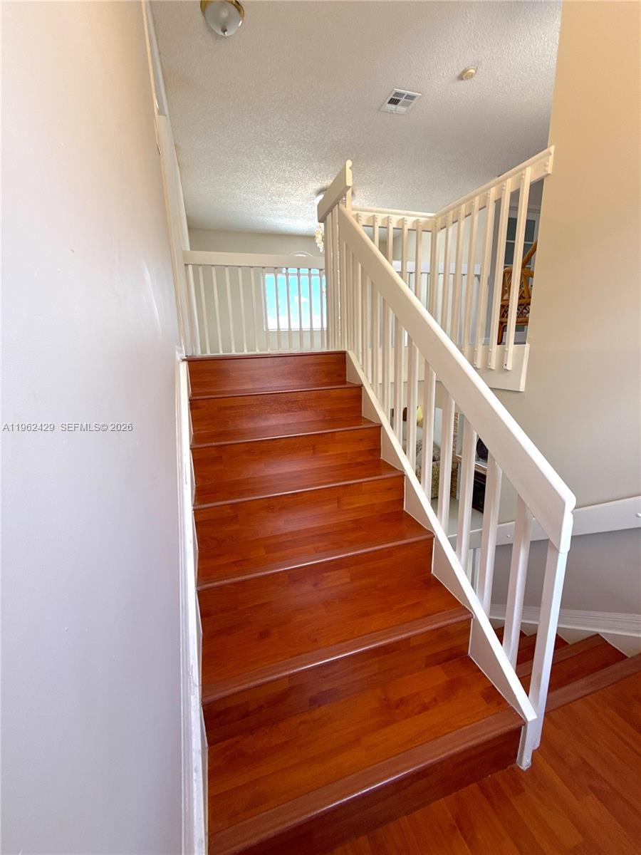 LAKES ON THE GREEN - SEC - Residential