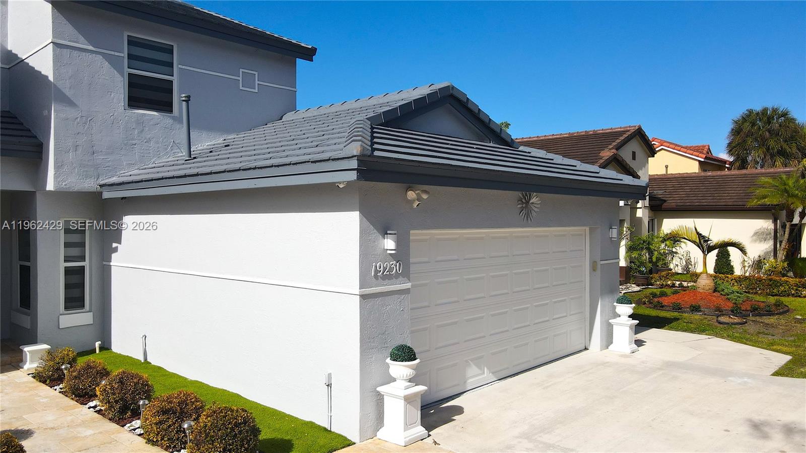 LAKES ON THE GREEN - SEC - Residential