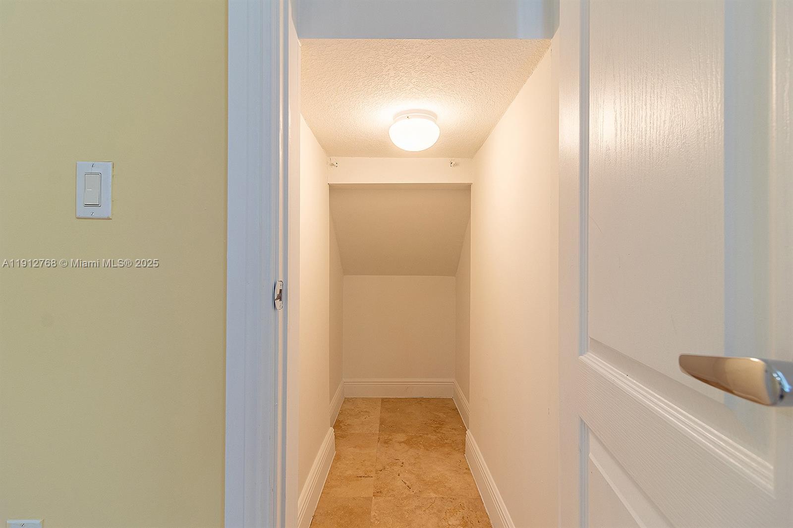 BISCAYNE REALTY COS SUB O - Residential Lease