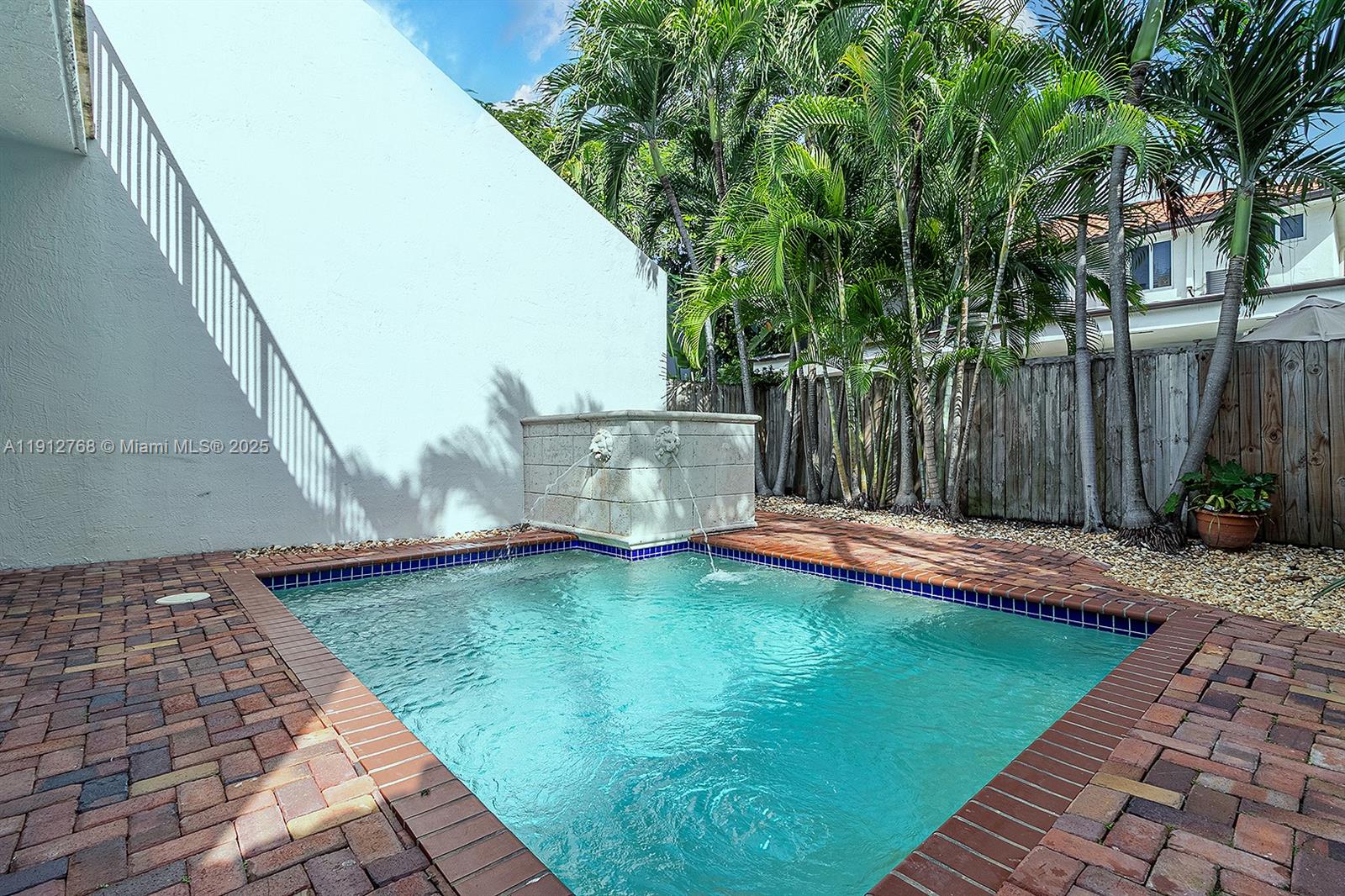 BISCAYNE REALTY COS SUB O - Residential Lease