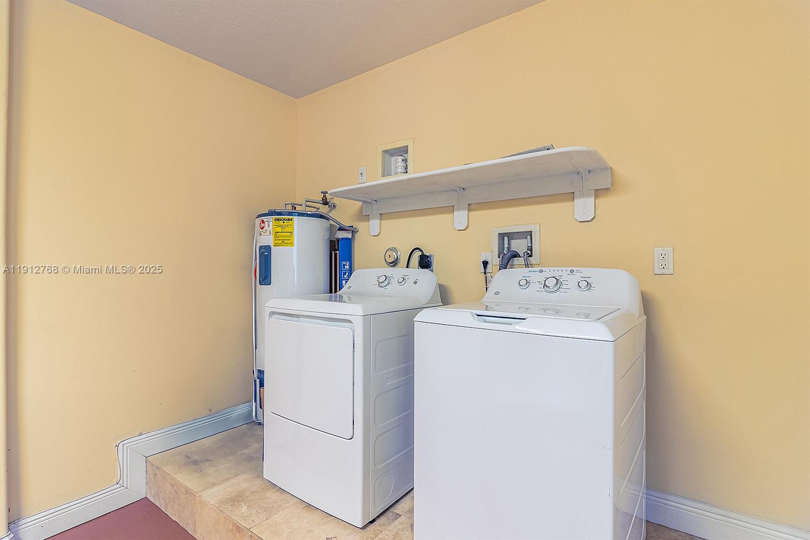 BISCAYNE REALTY COS SUB O - Residential Lease