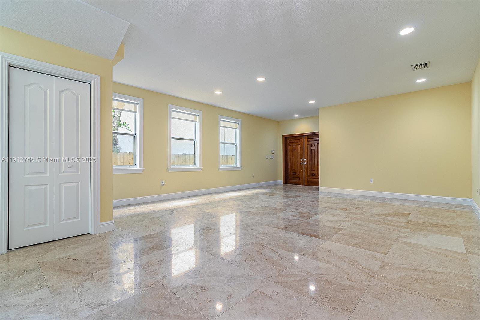 BISCAYNE REALTY COS SUB O - Residential Lease