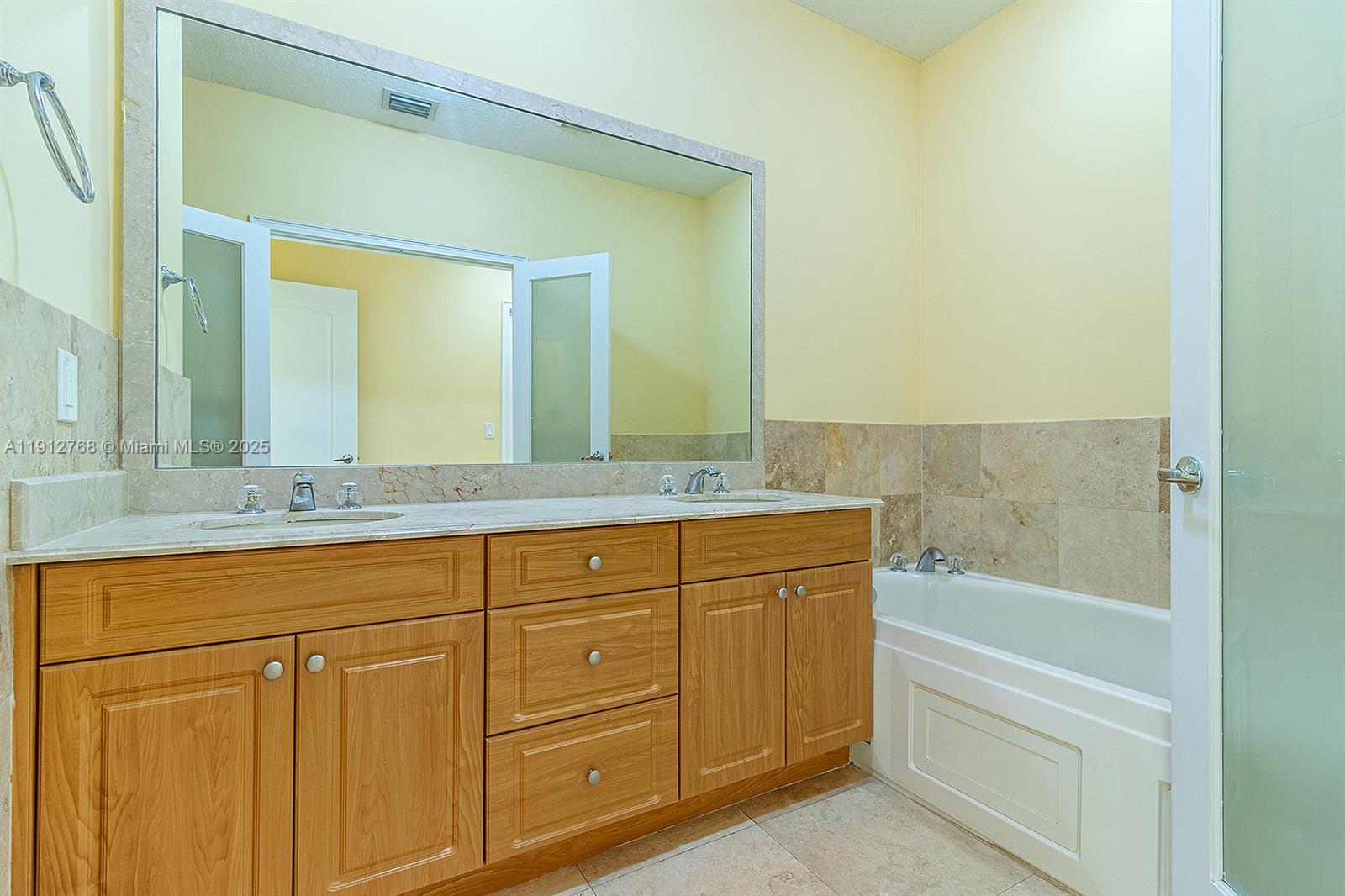 BISCAYNE REALTY COS SUB O - Residential Lease