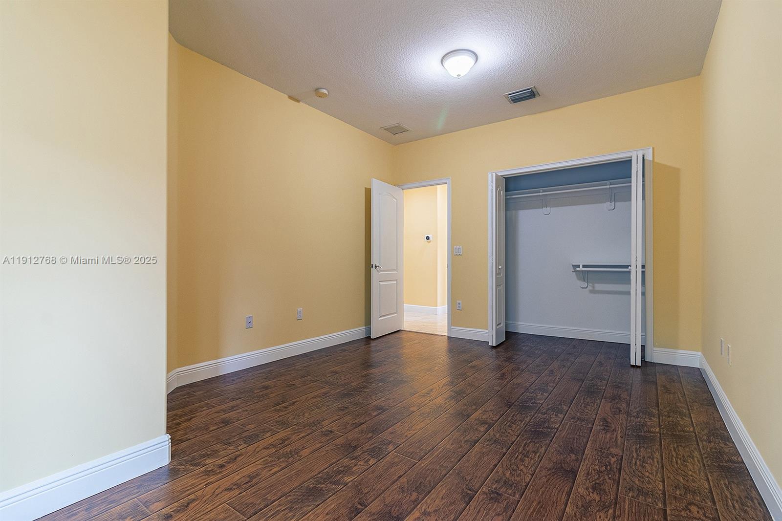 BISCAYNE REALTY COS SUB O - Residential Lease