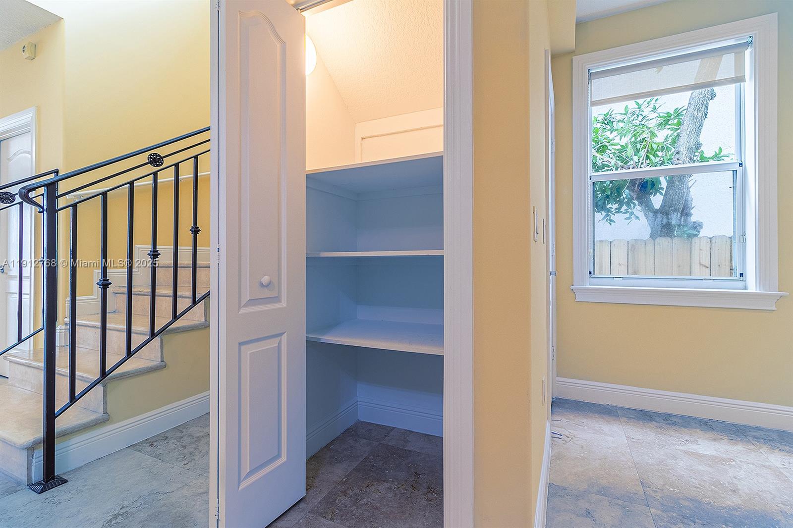 BISCAYNE REALTY COS SUB O - Residential Lease