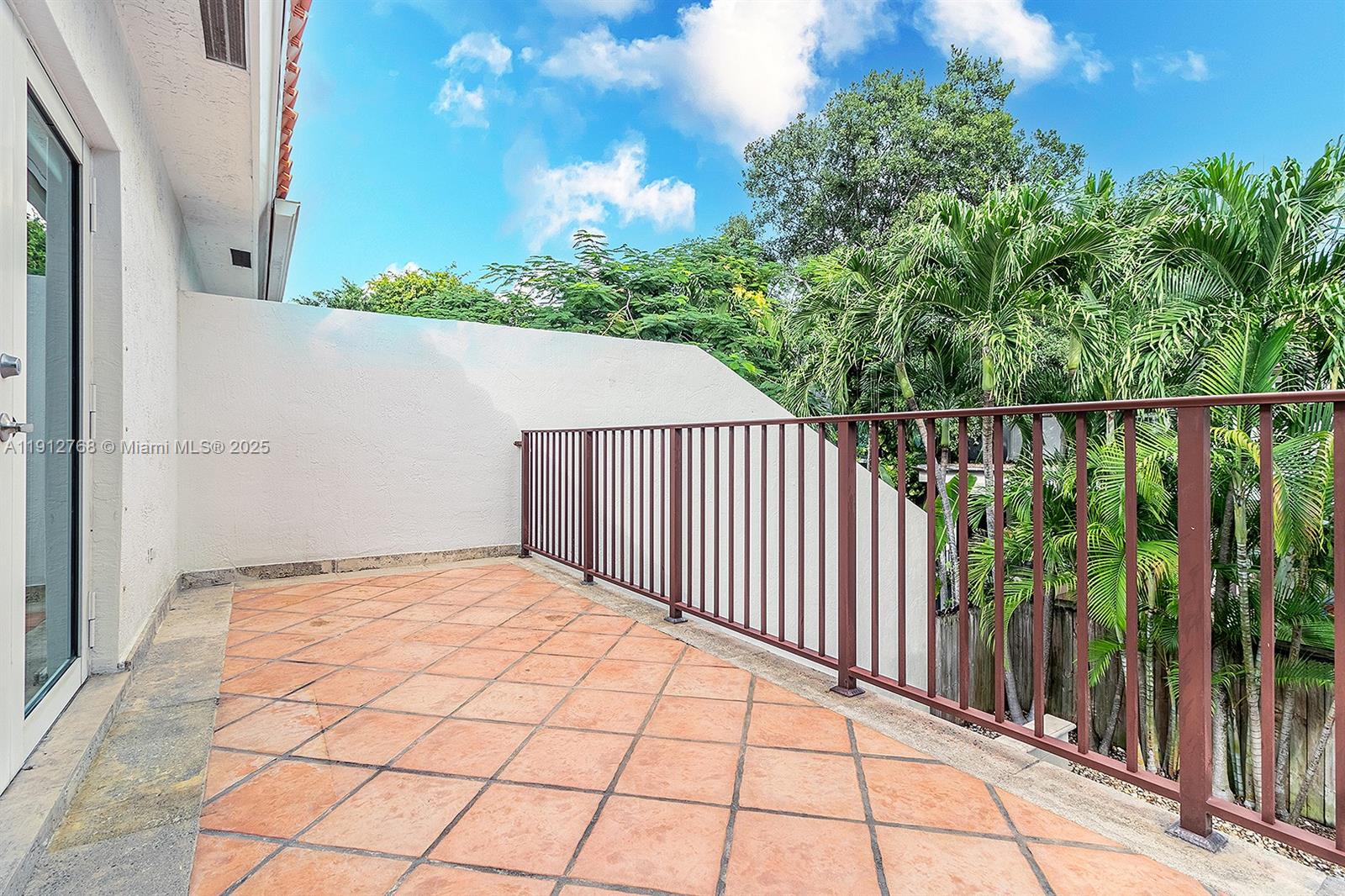 BISCAYNE REALTY COS SUB O - Residential Lease