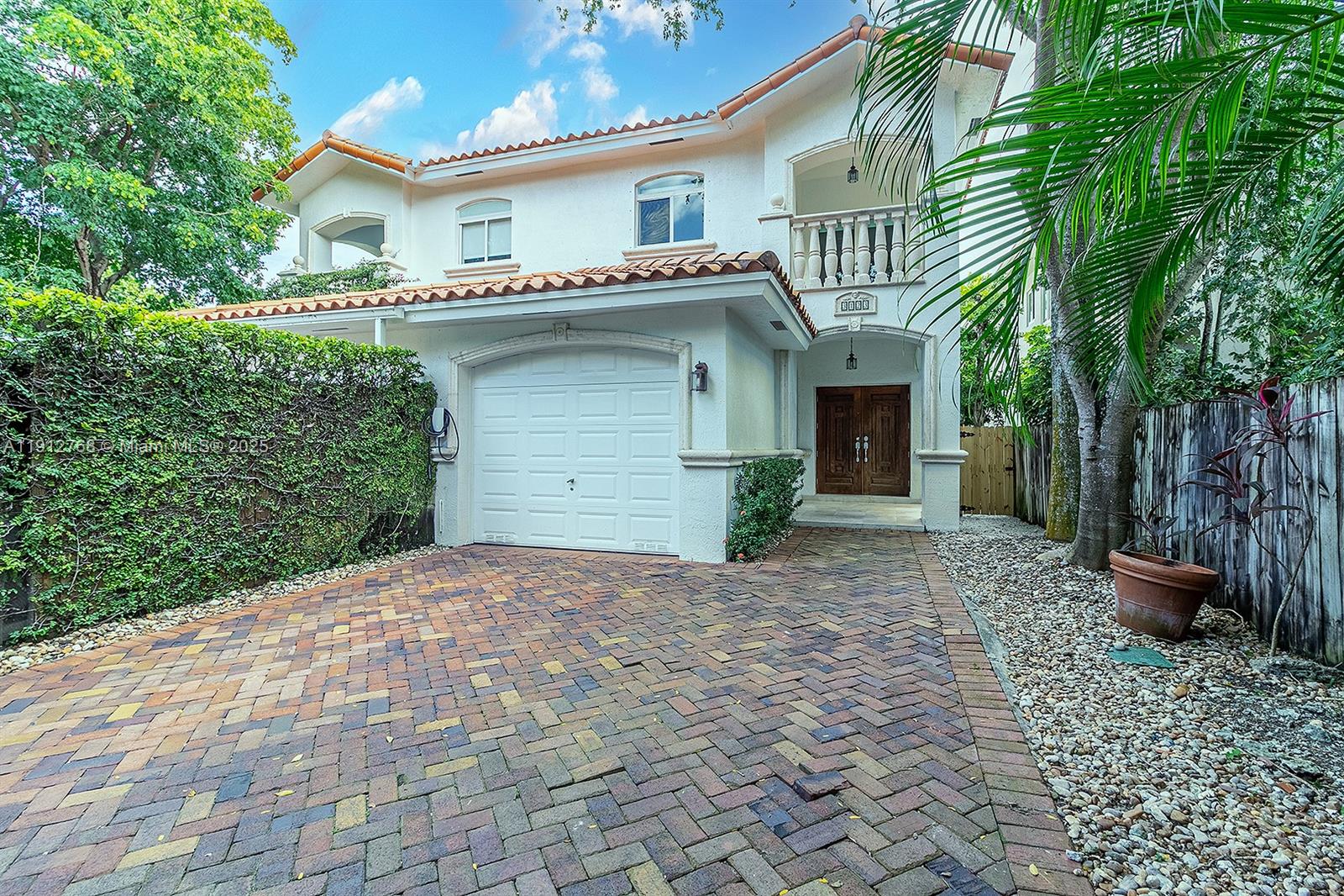 BISCAYNE REALTY COS SUB O - Residential Lease