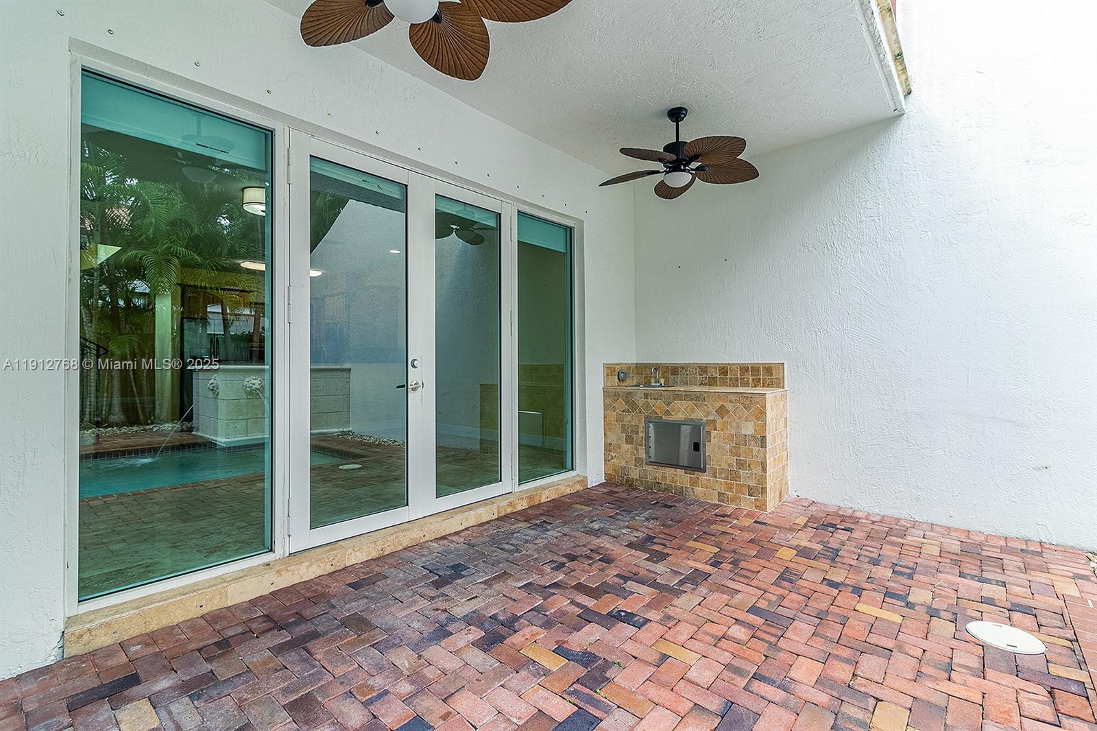 BISCAYNE REALTY COS SUB O - Residential Lease