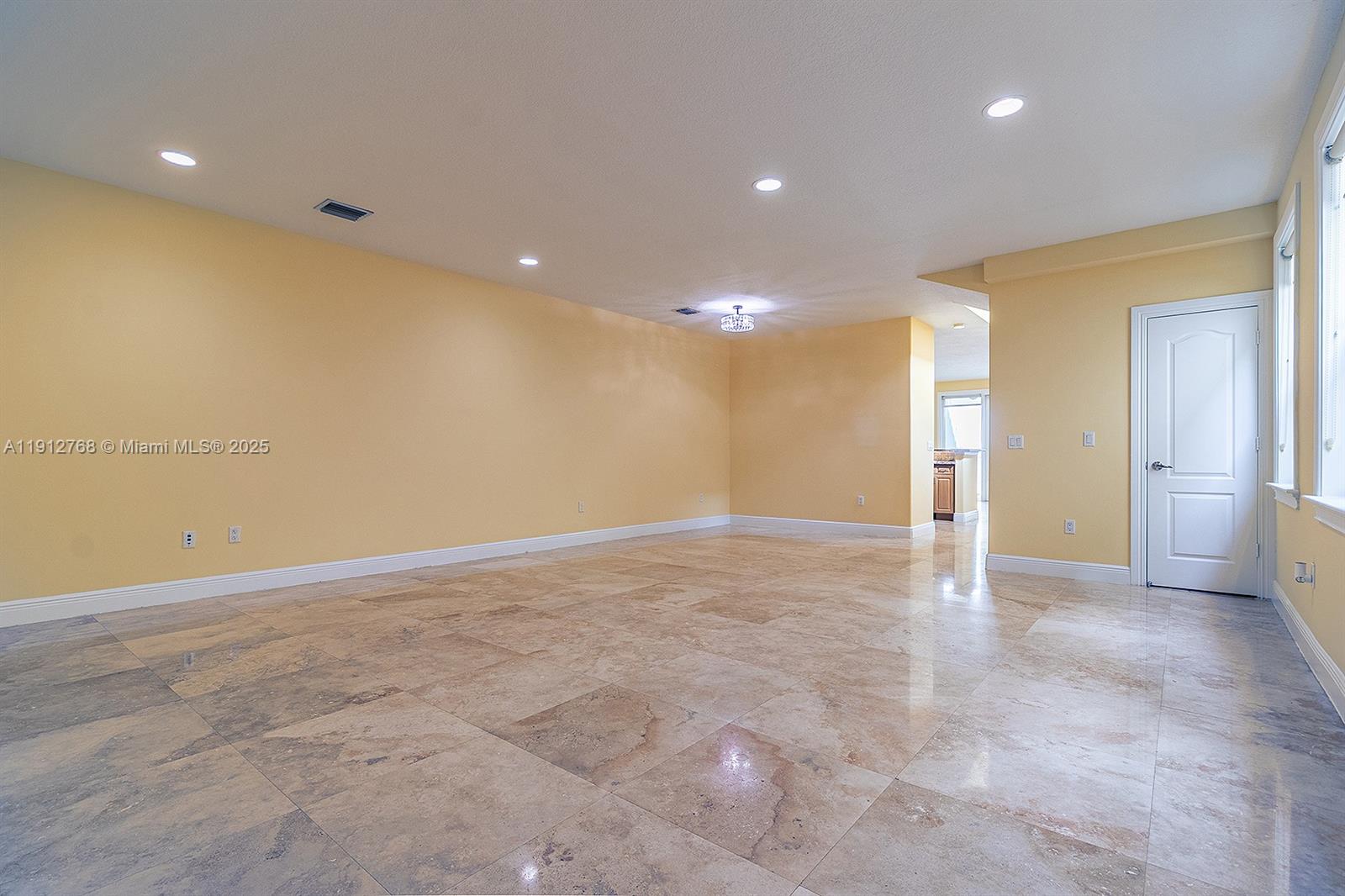 BISCAYNE REALTY COS SUB O - Residential Lease