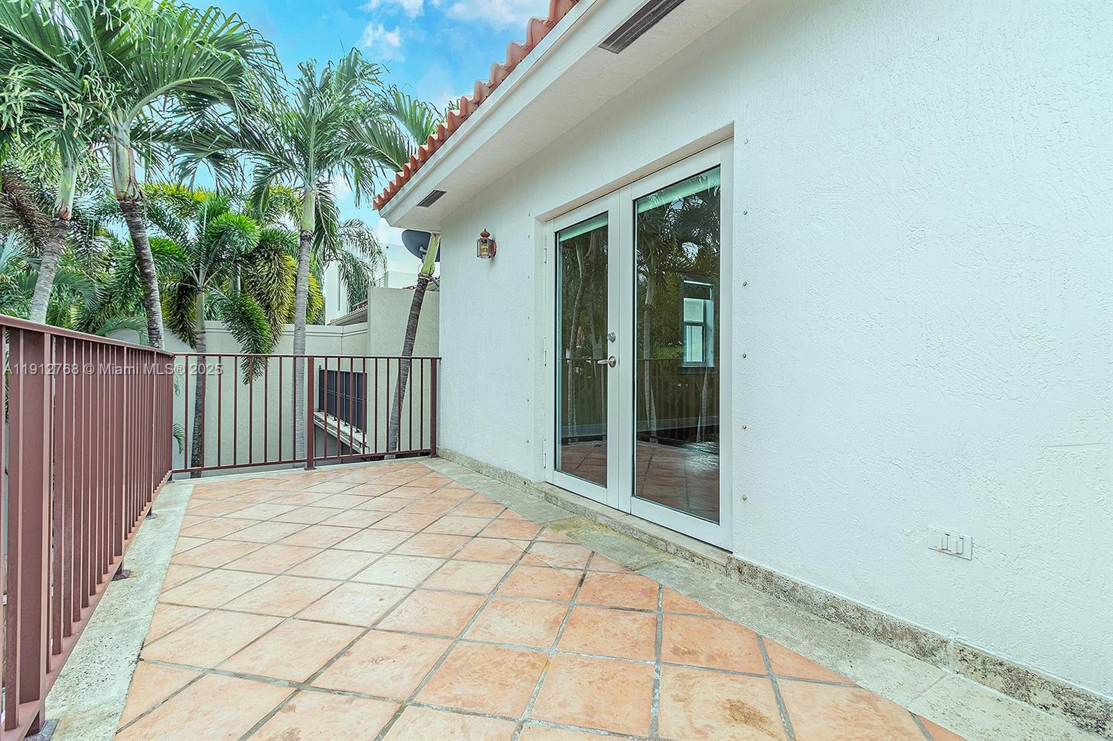 BISCAYNE REALTY COS SUB O - Residential Lease