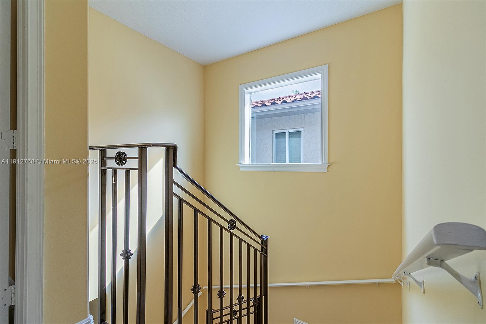 BISCAYNE REALTY COS SUB O - Residential Lease