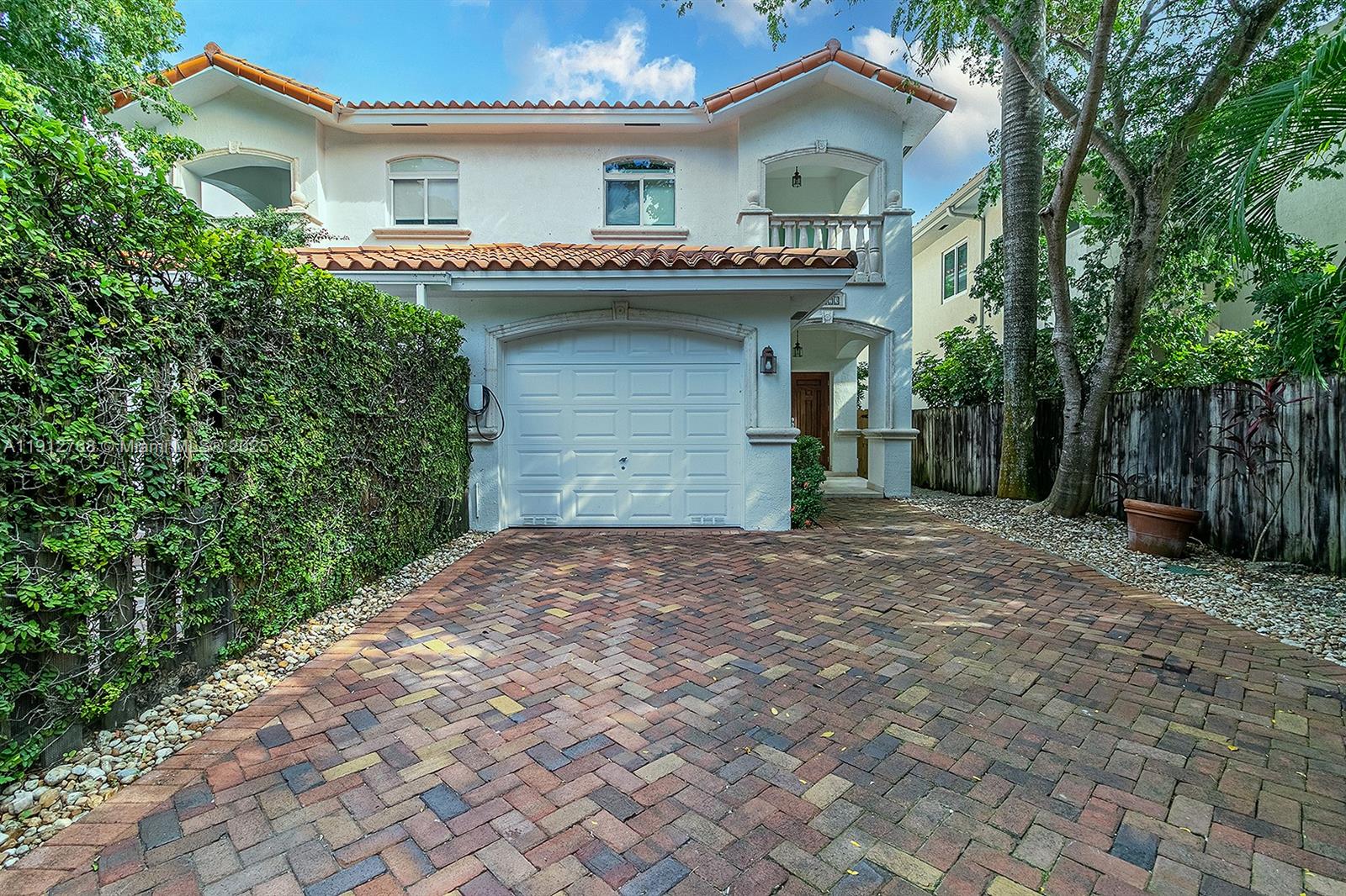 BISCAYNE REALTY COS SUB O - Residential Lease