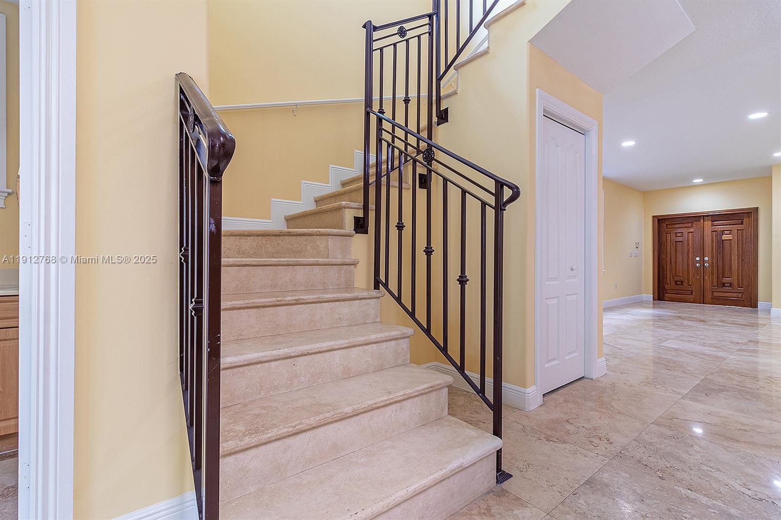 BISCAYNE REALTY COS SUB O - Residential Lease