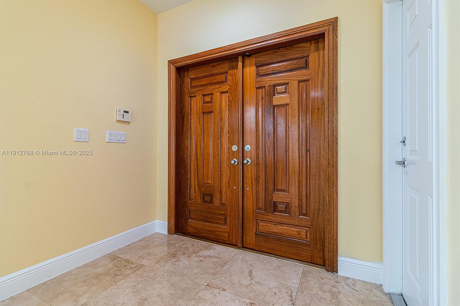 BISCAYNE REALTY COS SUB O - Residential Lease