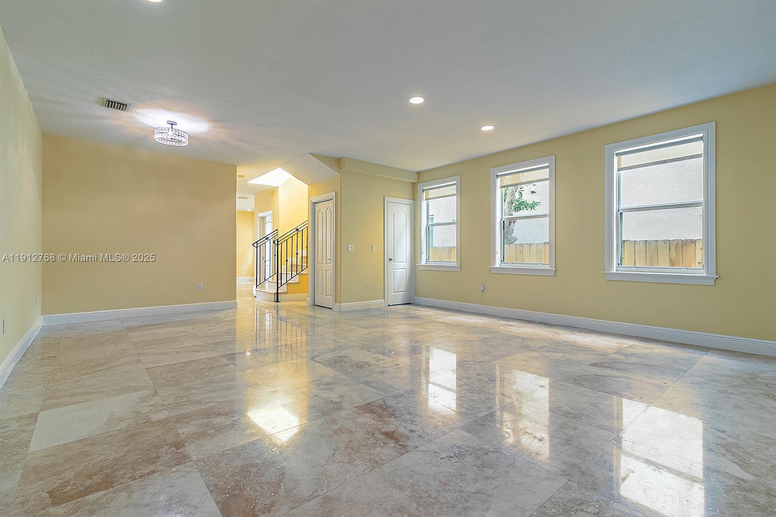 BISCAYNE REALTY COS SUB O - Residential Lease