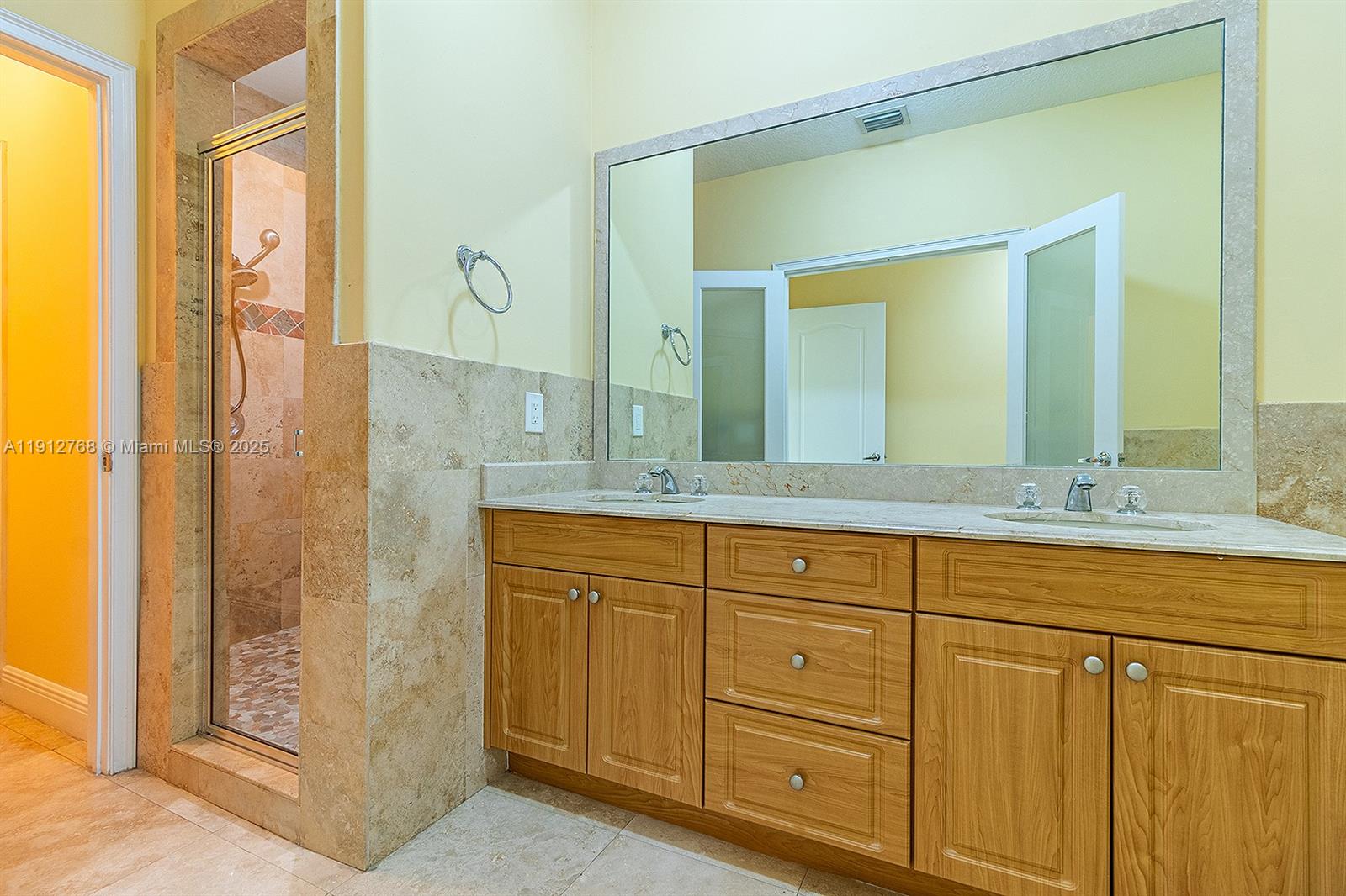 BISCAYNE REALTY COS SUB O - Residential Lease