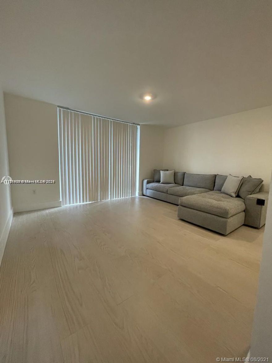 LIKE NEW 1 bedroom 1 bathrooms condo in centrally located Miami River area. Was done totally new with best quality appliances. Must see.