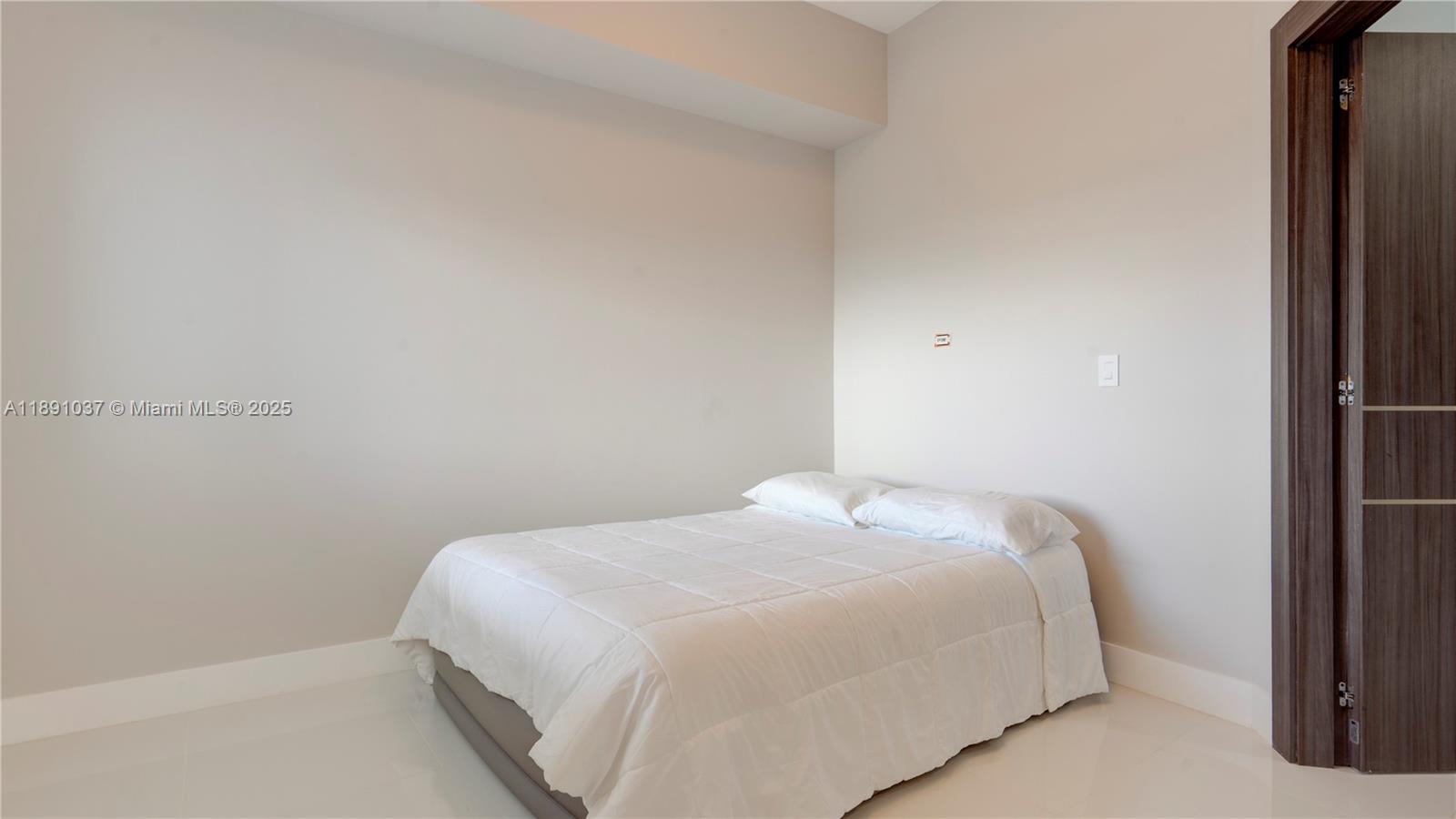 PARAMOUNT BAY CONDO - Residential Lease
