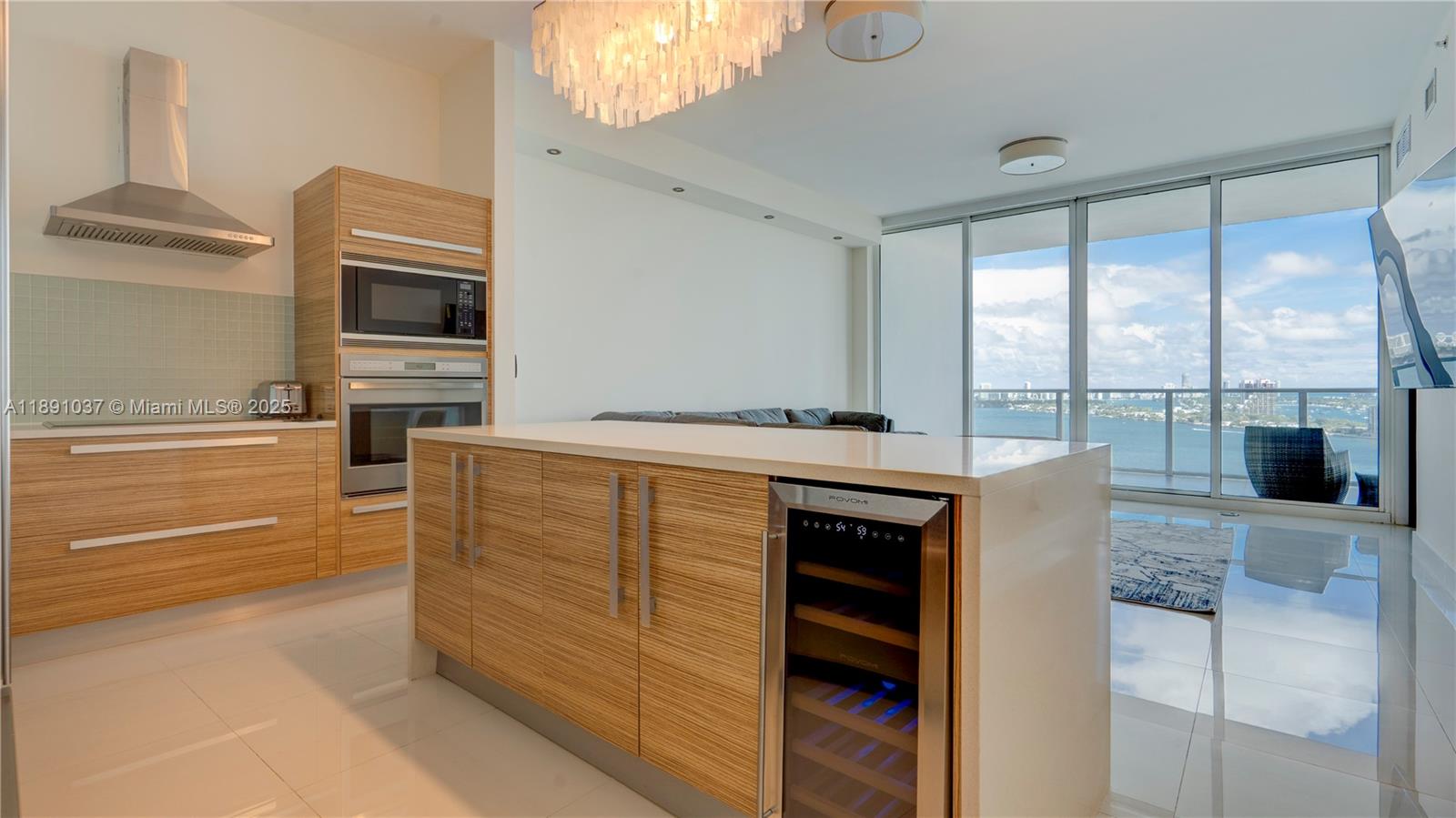 PARAMOUNT BAY CONDO - Residential Lease